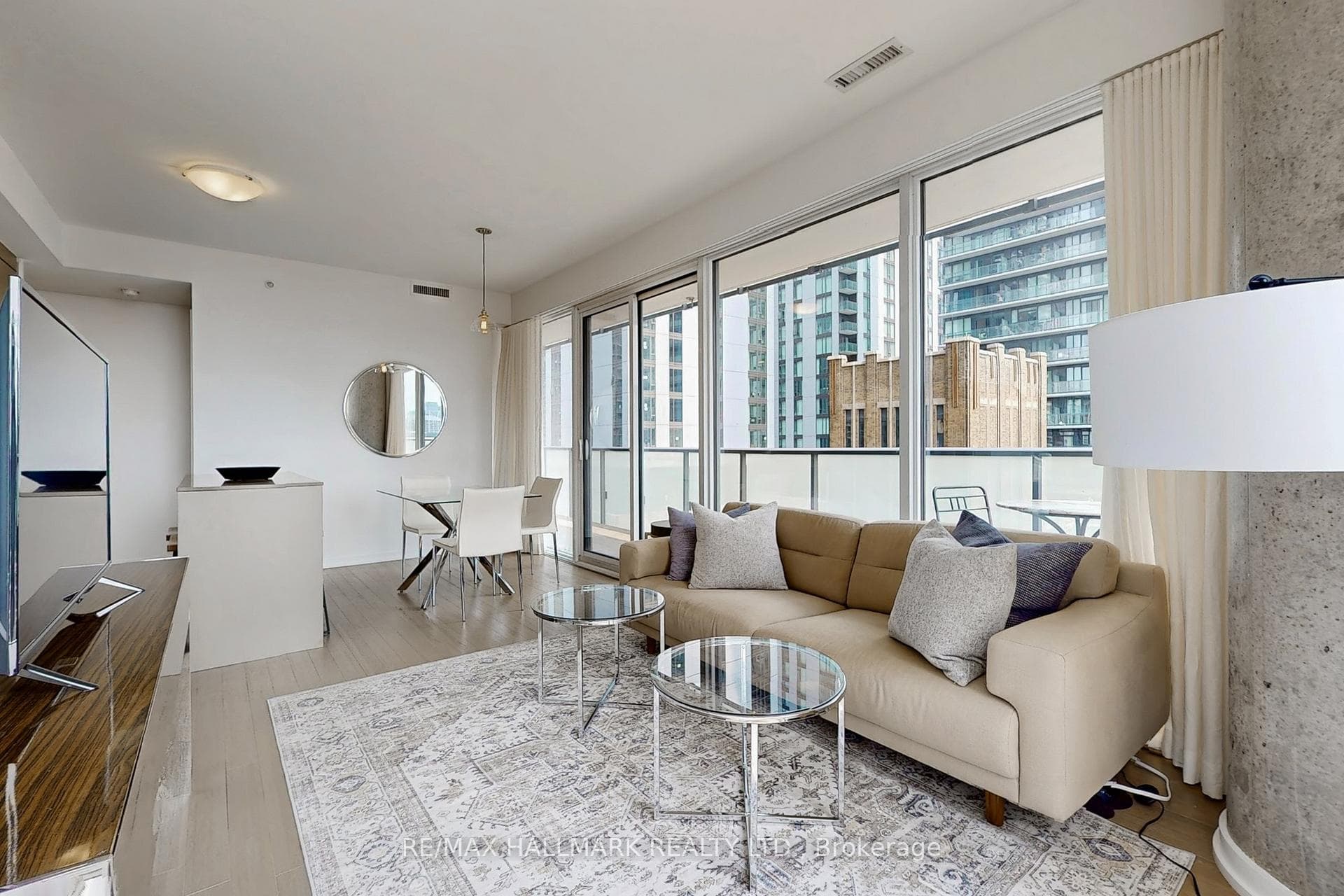 101 Peter Street Unit 1409 photo 2