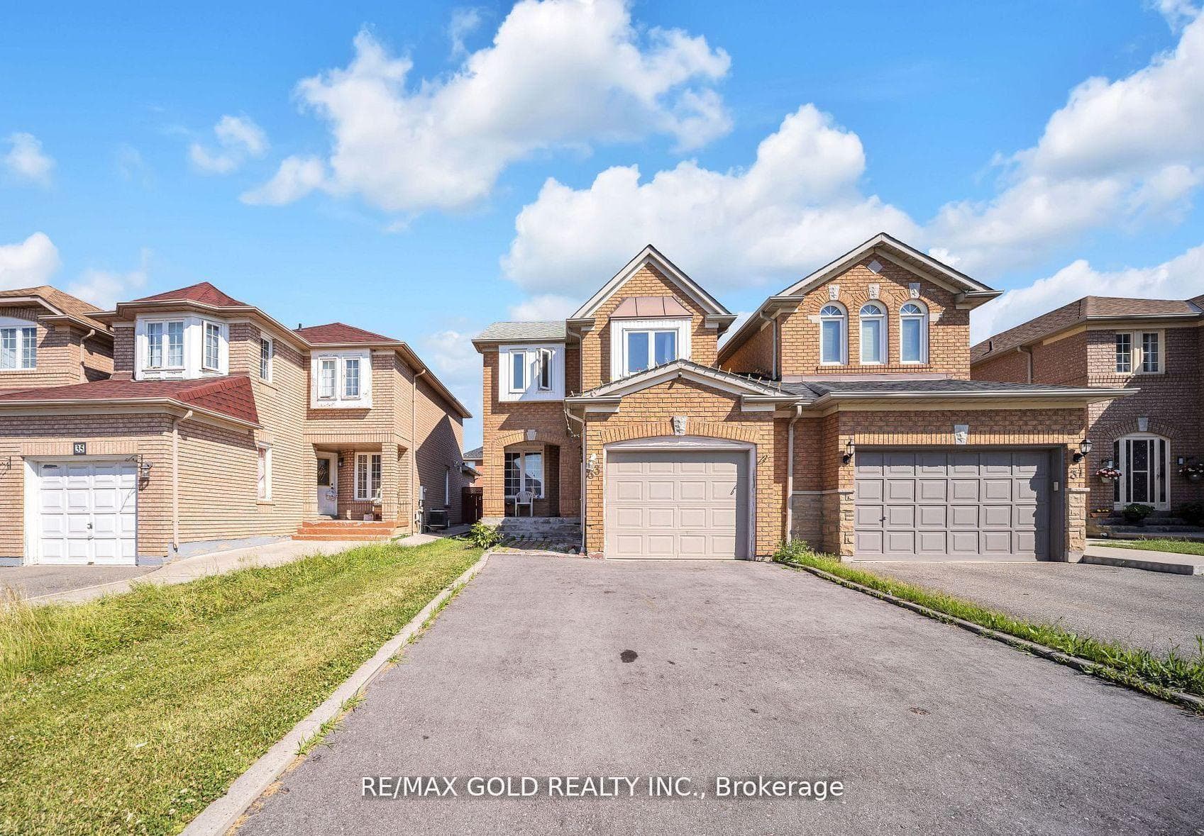 33 Fiddleneck Crescent photo 1