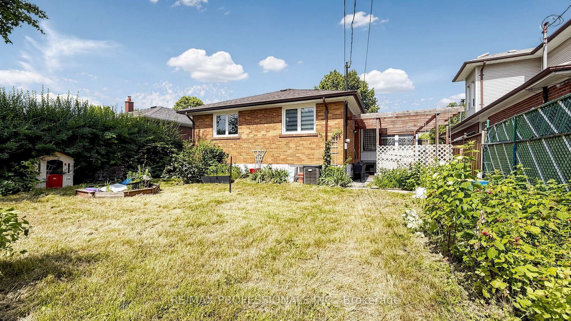 32 Sellmar Road photo 37