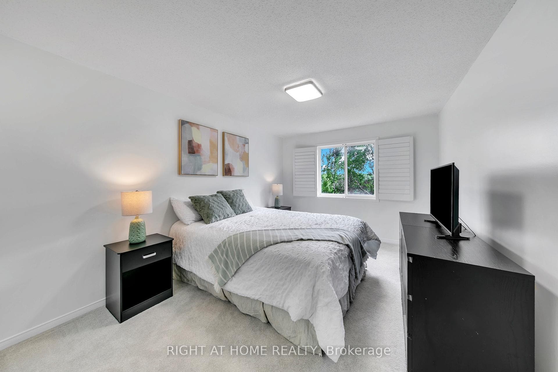 77 Milson Crescent photo 24