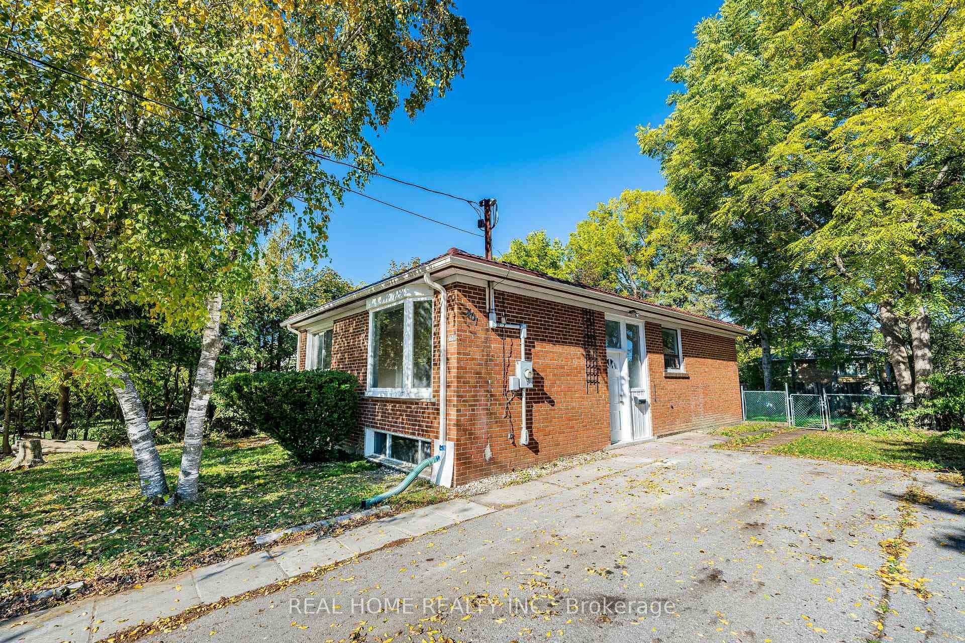 401 Fernleigh Circle Unit Lower L photo 3