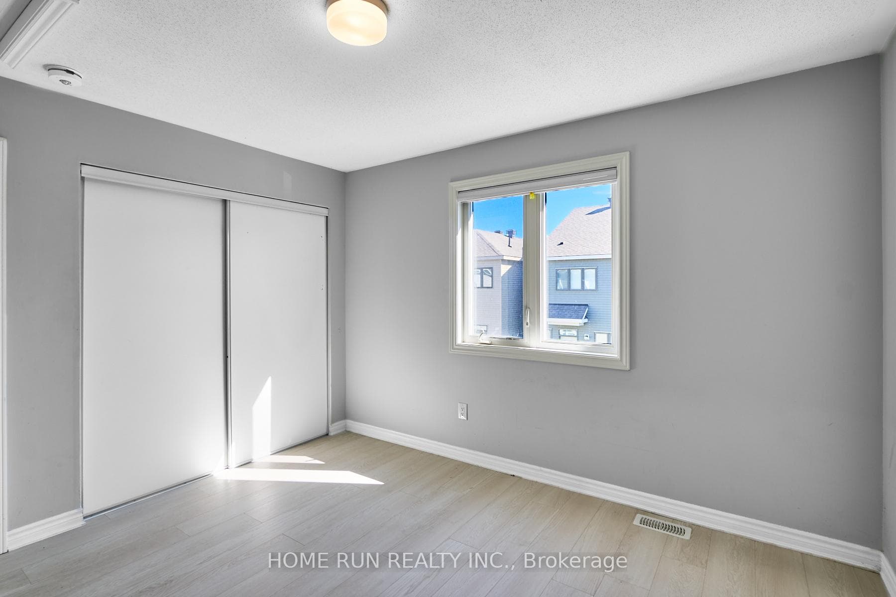 761 DERREEN Avenue photo 29