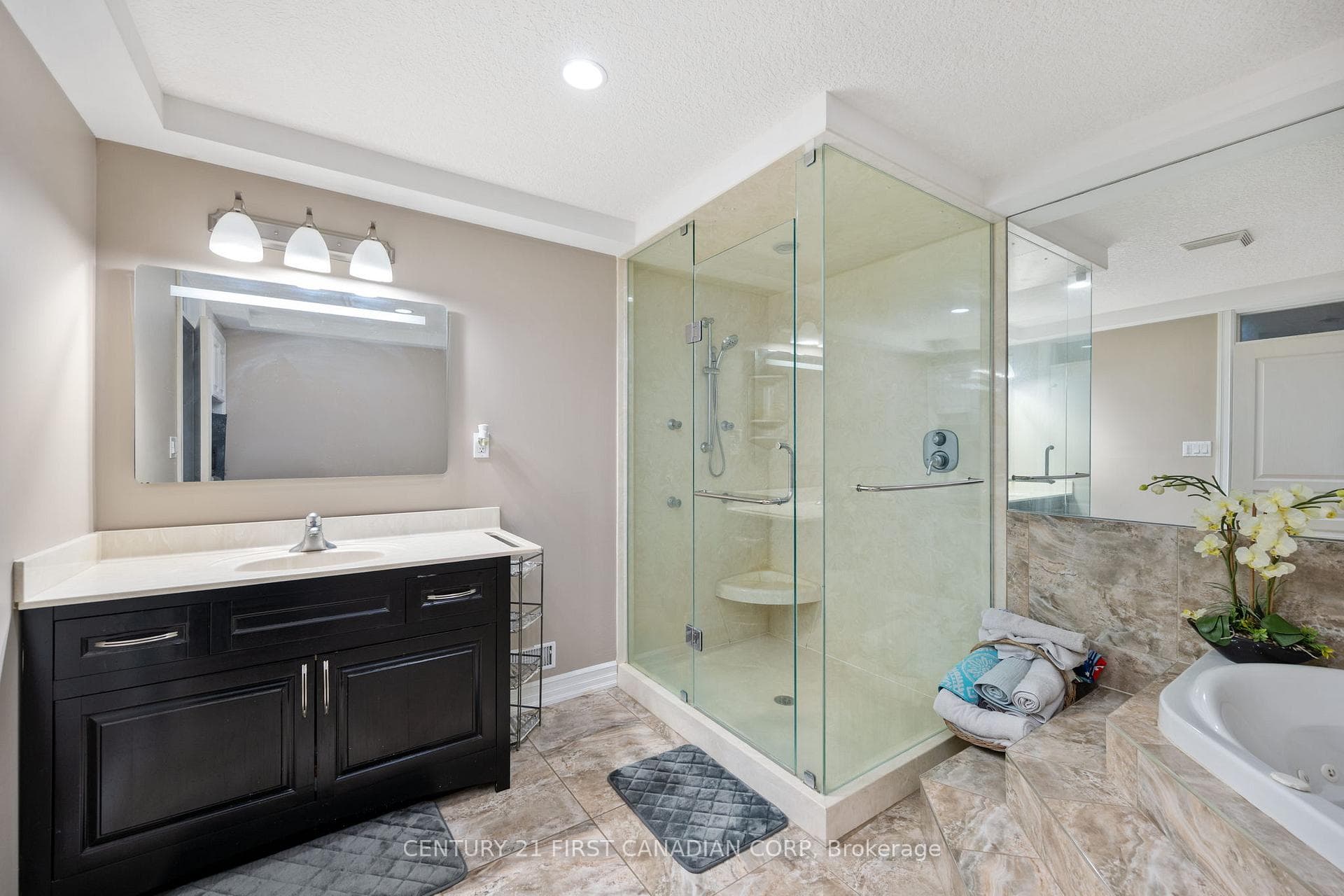 7 Edwin Drive photo 33
