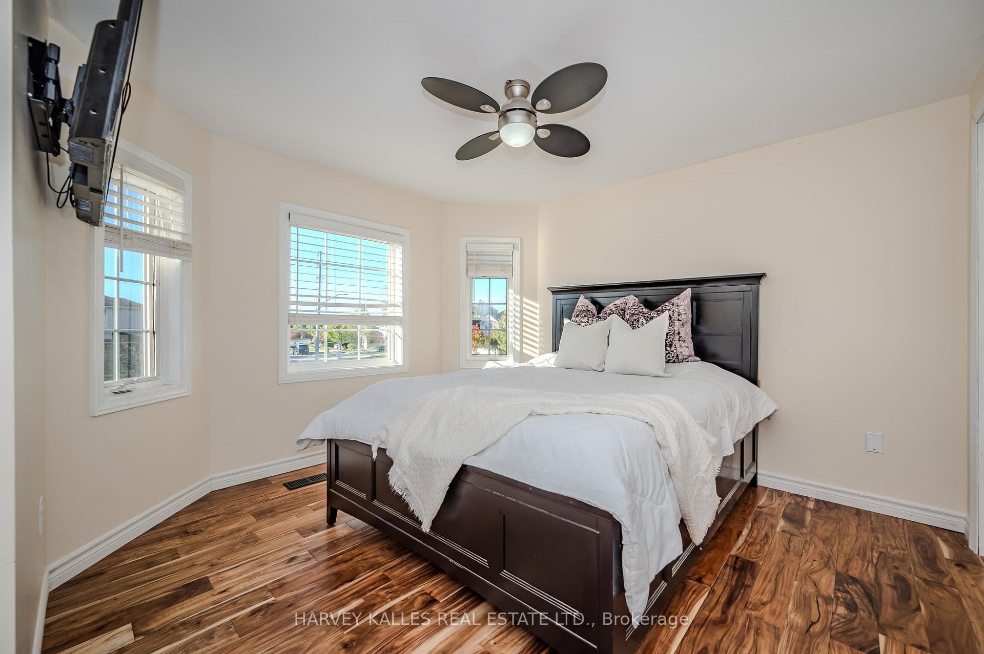 67 Hayward Crescent photo 17