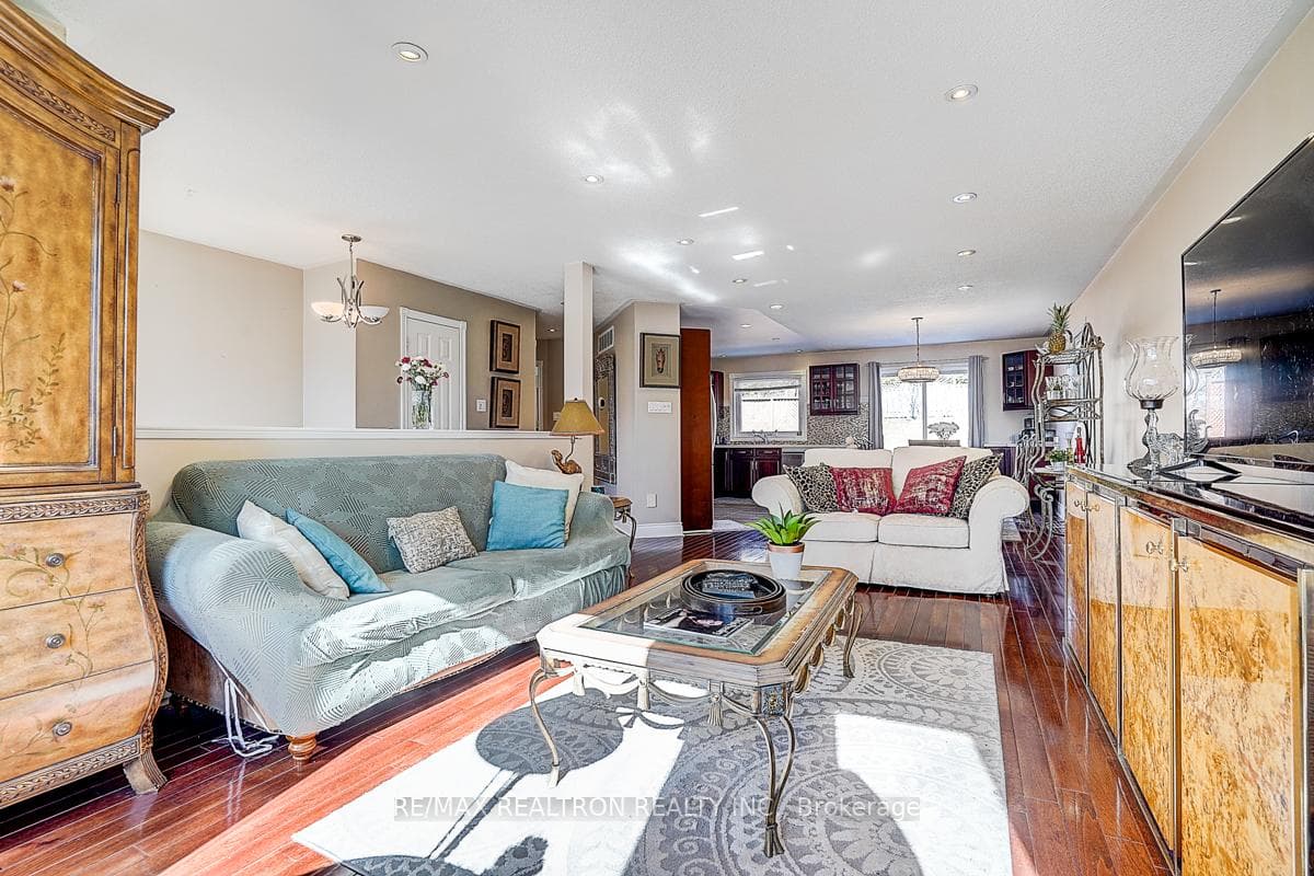 43 Kingsgate Crescent photo 6
