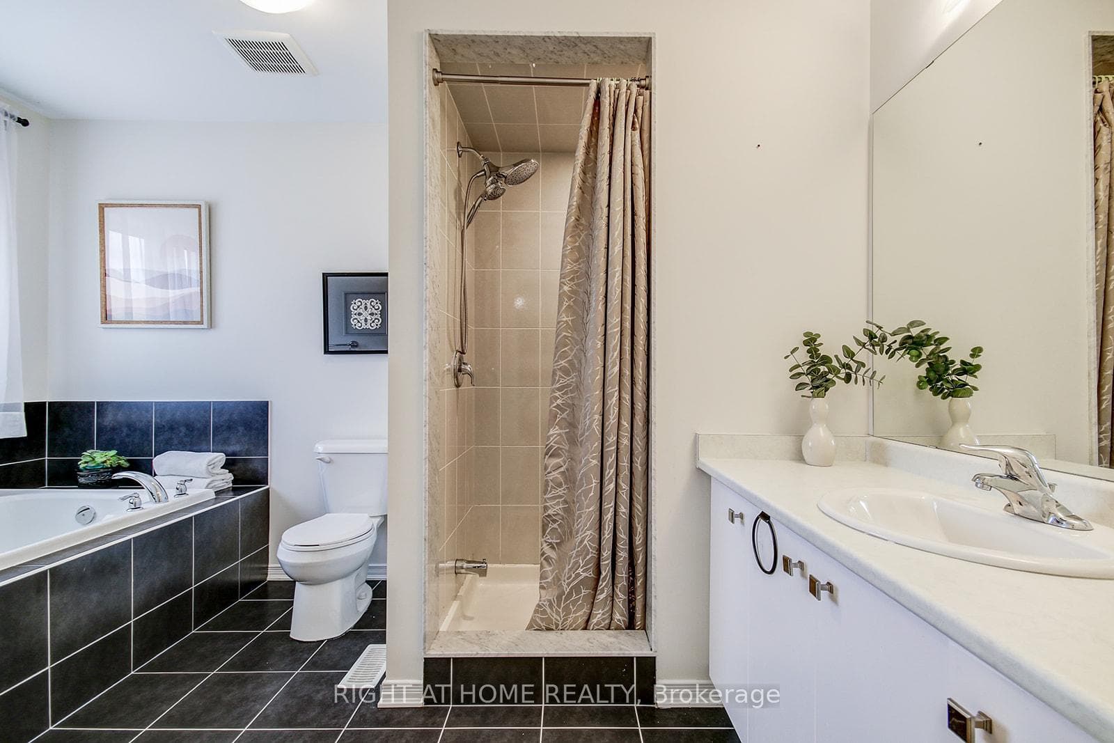 40 Mcwatters Street photo 32