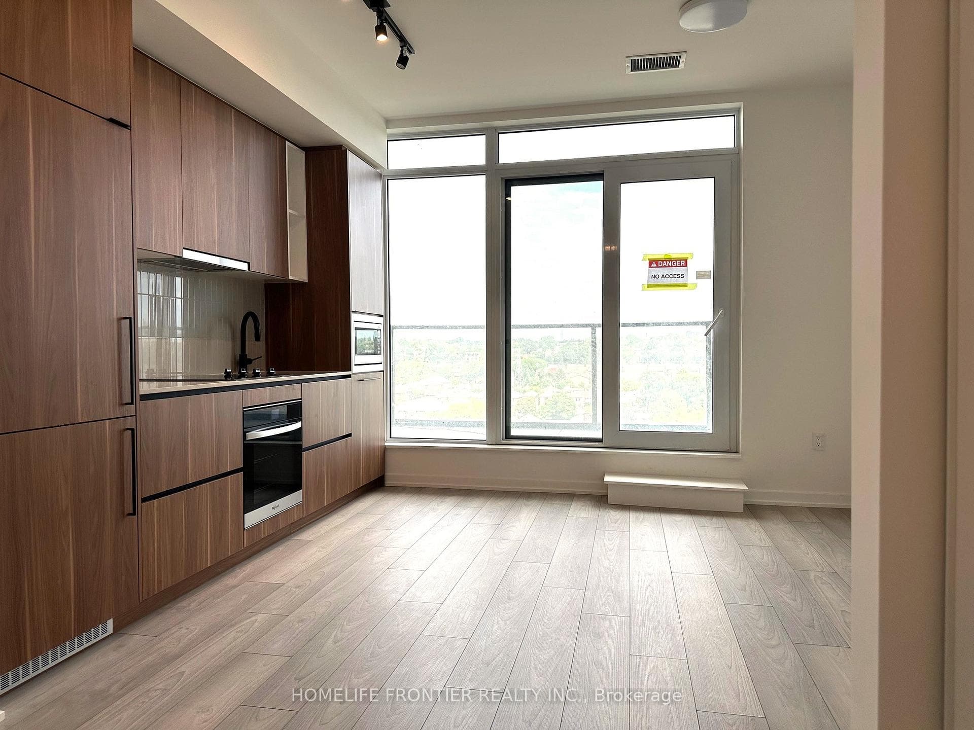 1285 Dupont Street Unit 906 photo 6