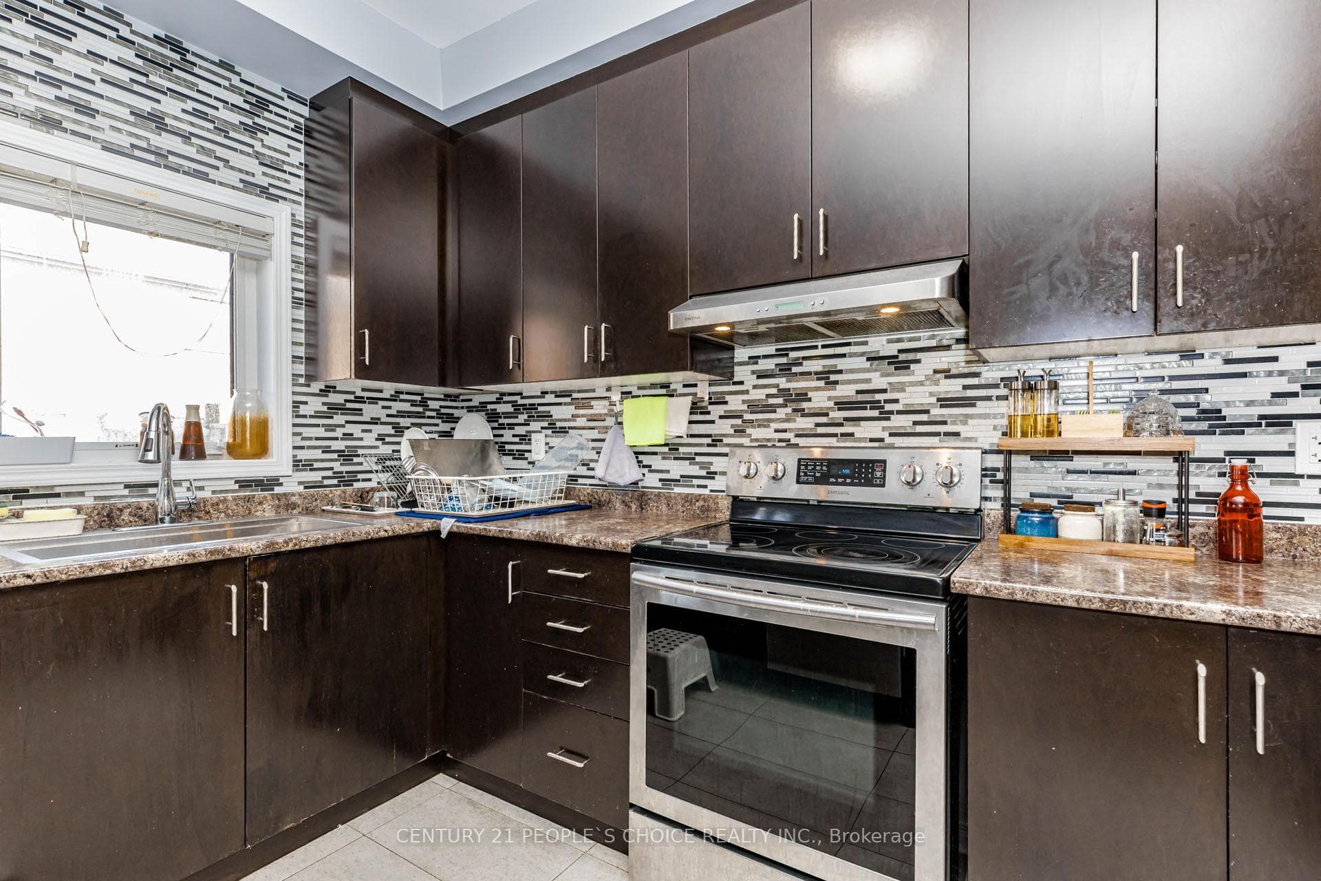 973 Francine Crescent Unit Upper photo 22