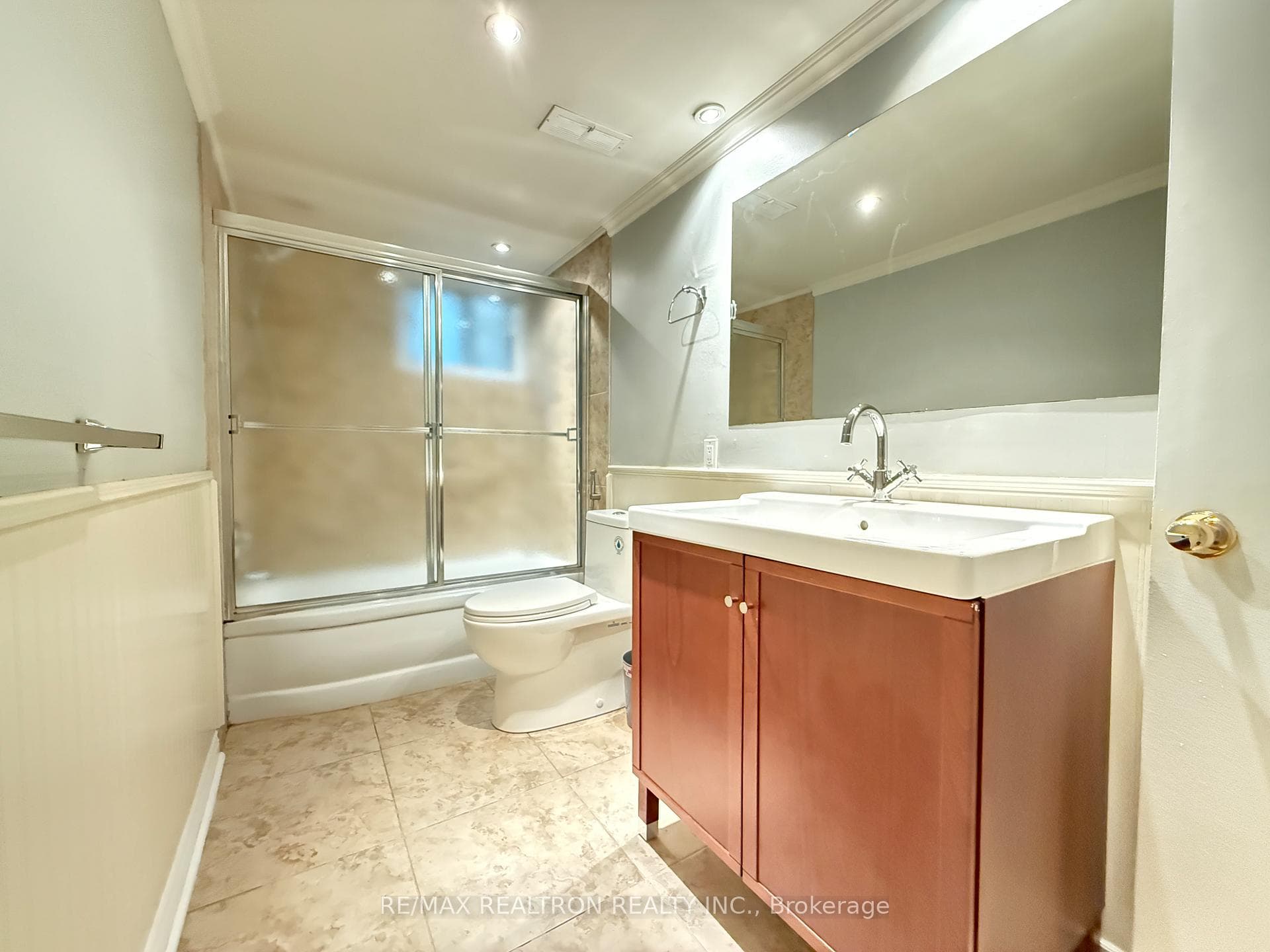 130 Alexis Boulevard photo 6