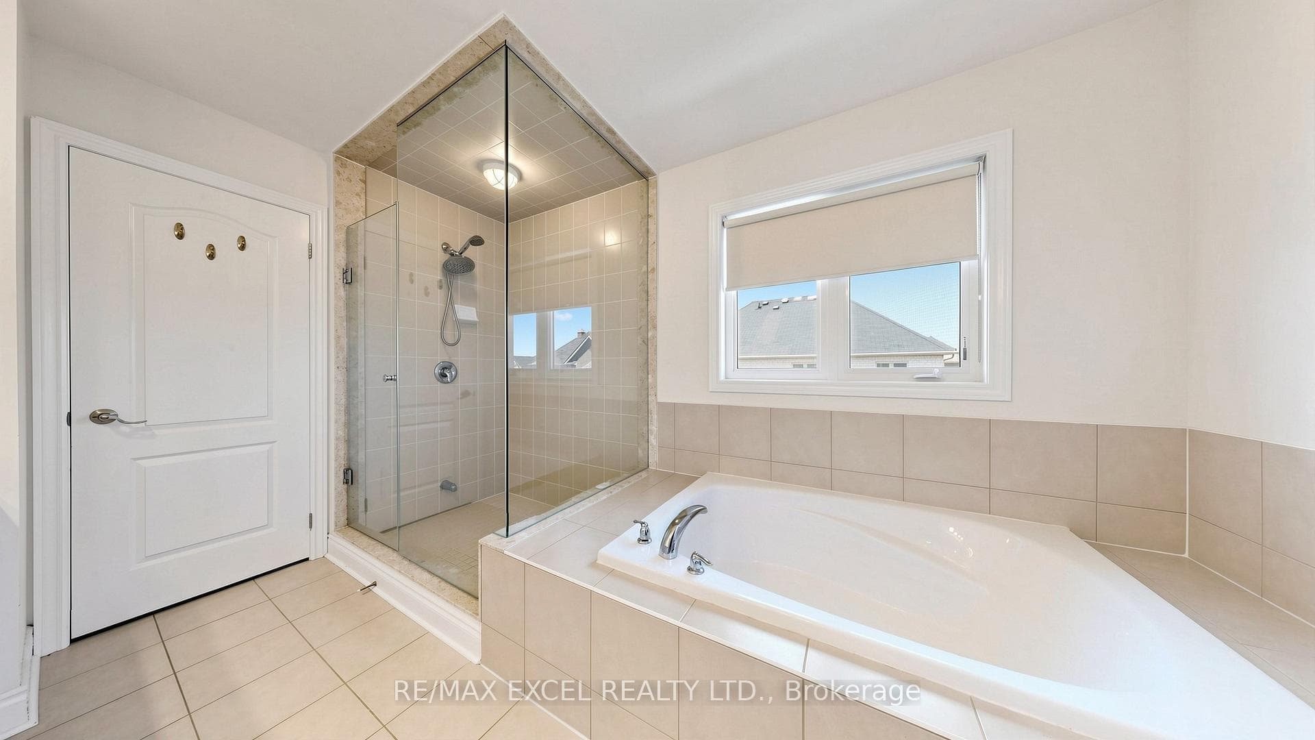 1062 Blackhall Crescent photo 33