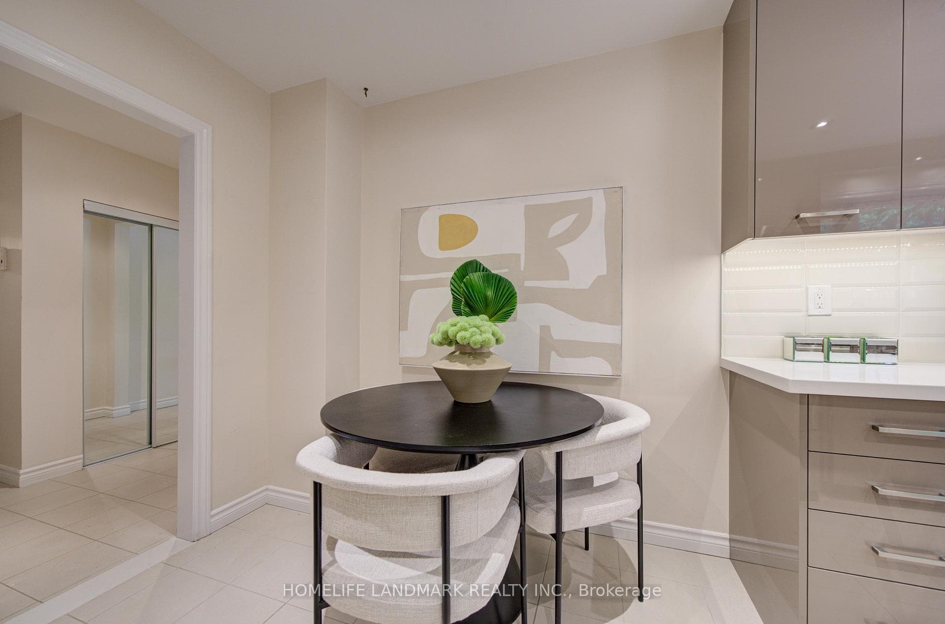 21 Colonnade Road photo 19