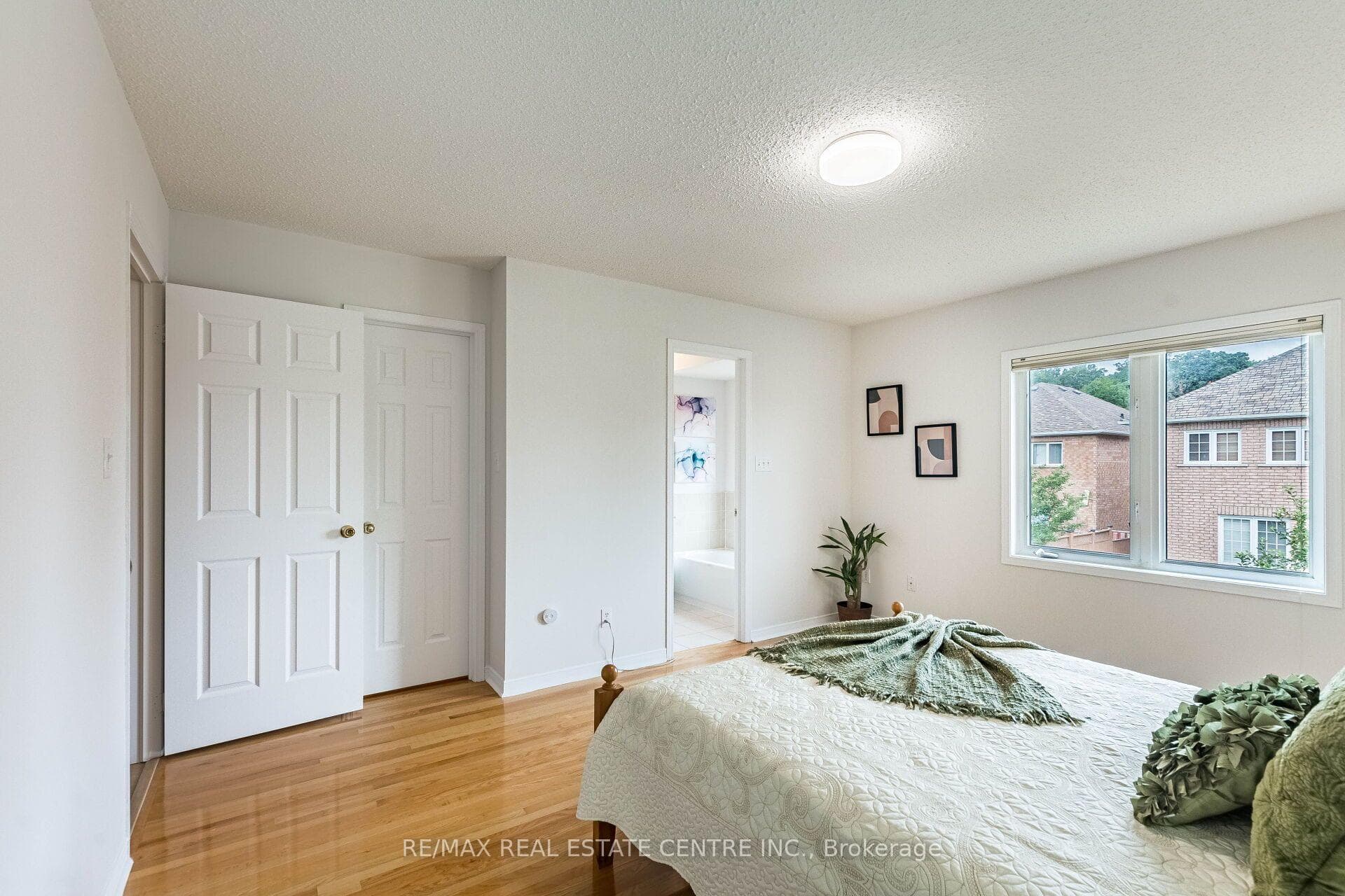 629 Lumberton Crescent photo 18