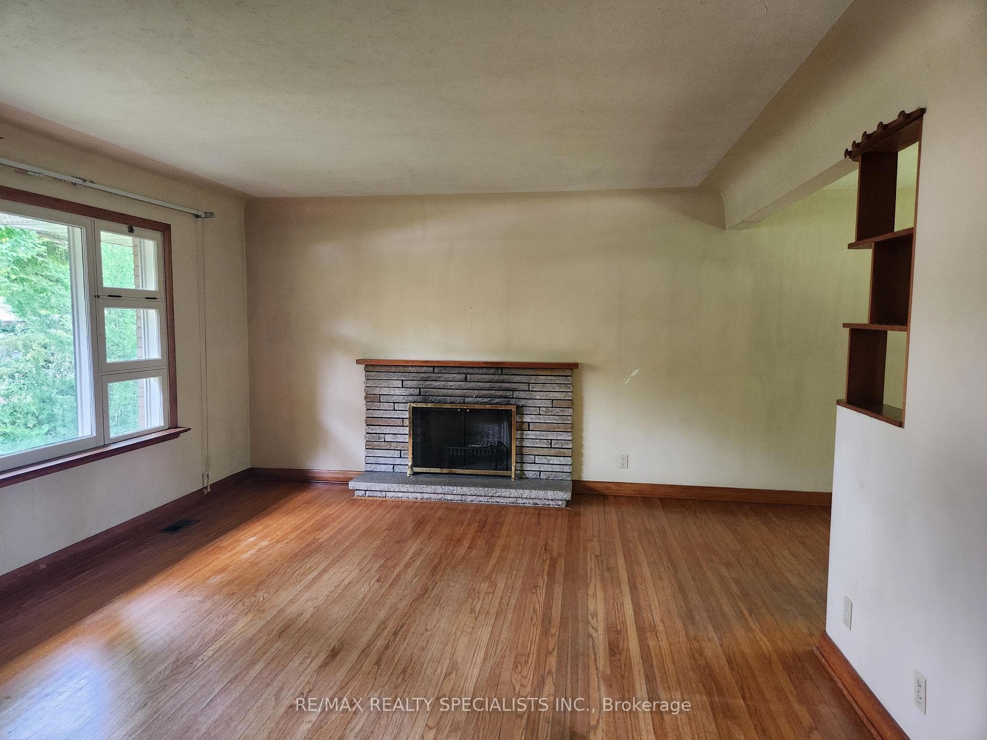 397 COOMBS Avenue photo 7
