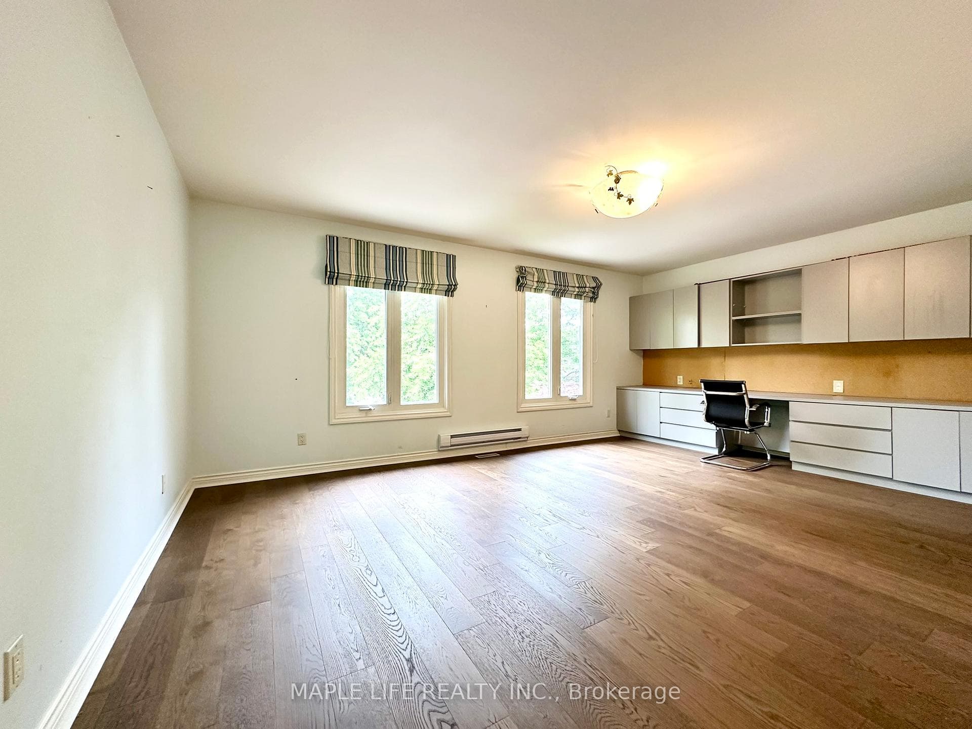52 Prince Edward Boulevard photo 34