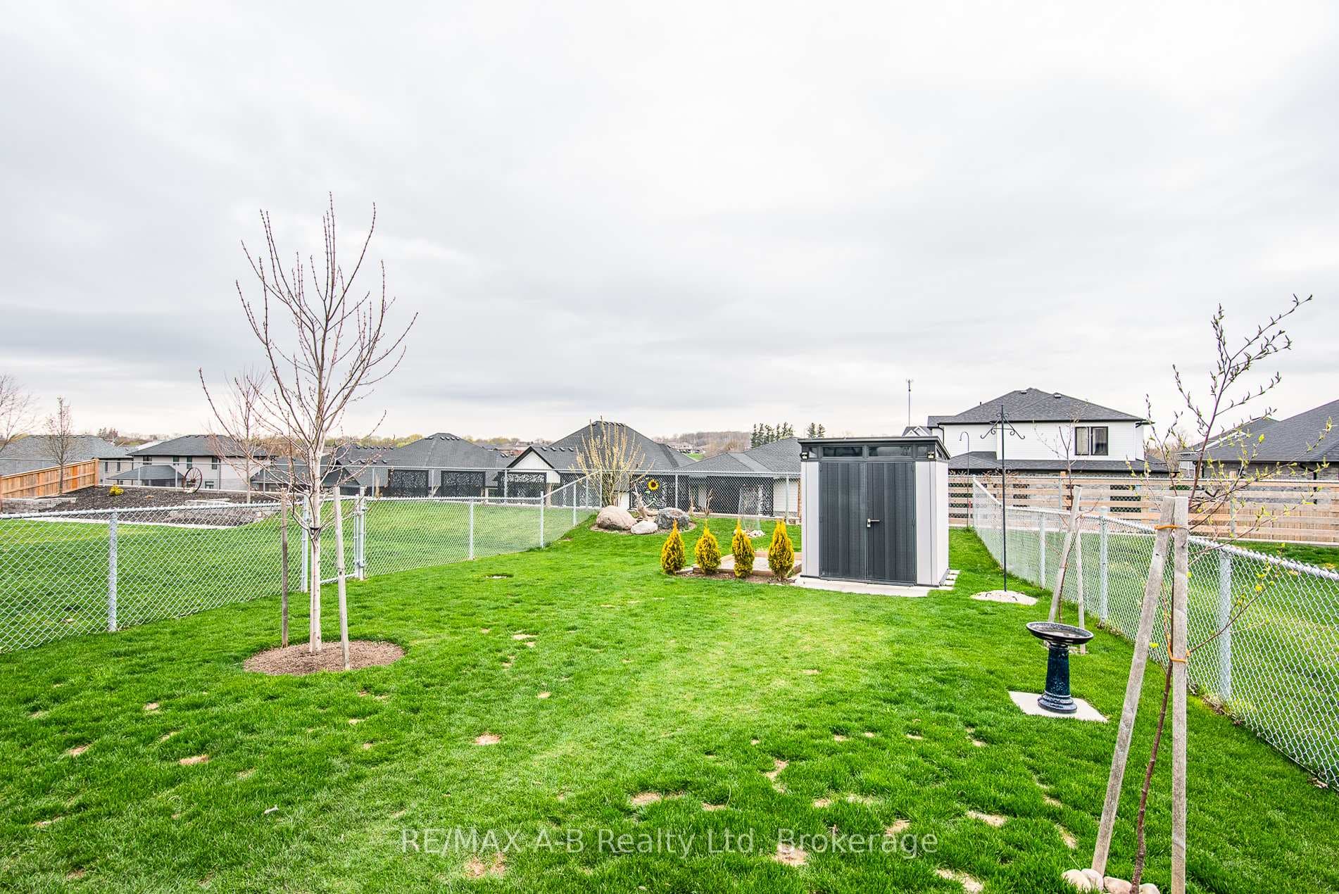 158 RIDGEWOOD Crescent photo 6