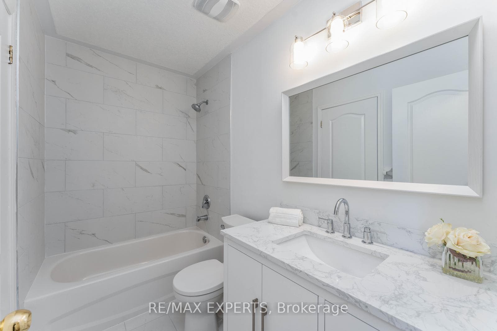 488 Yonge Street Unit 14 photo 23
