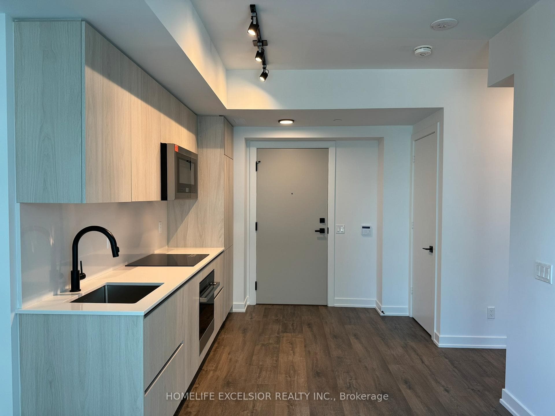327 King Street Unit 1805 photo 15