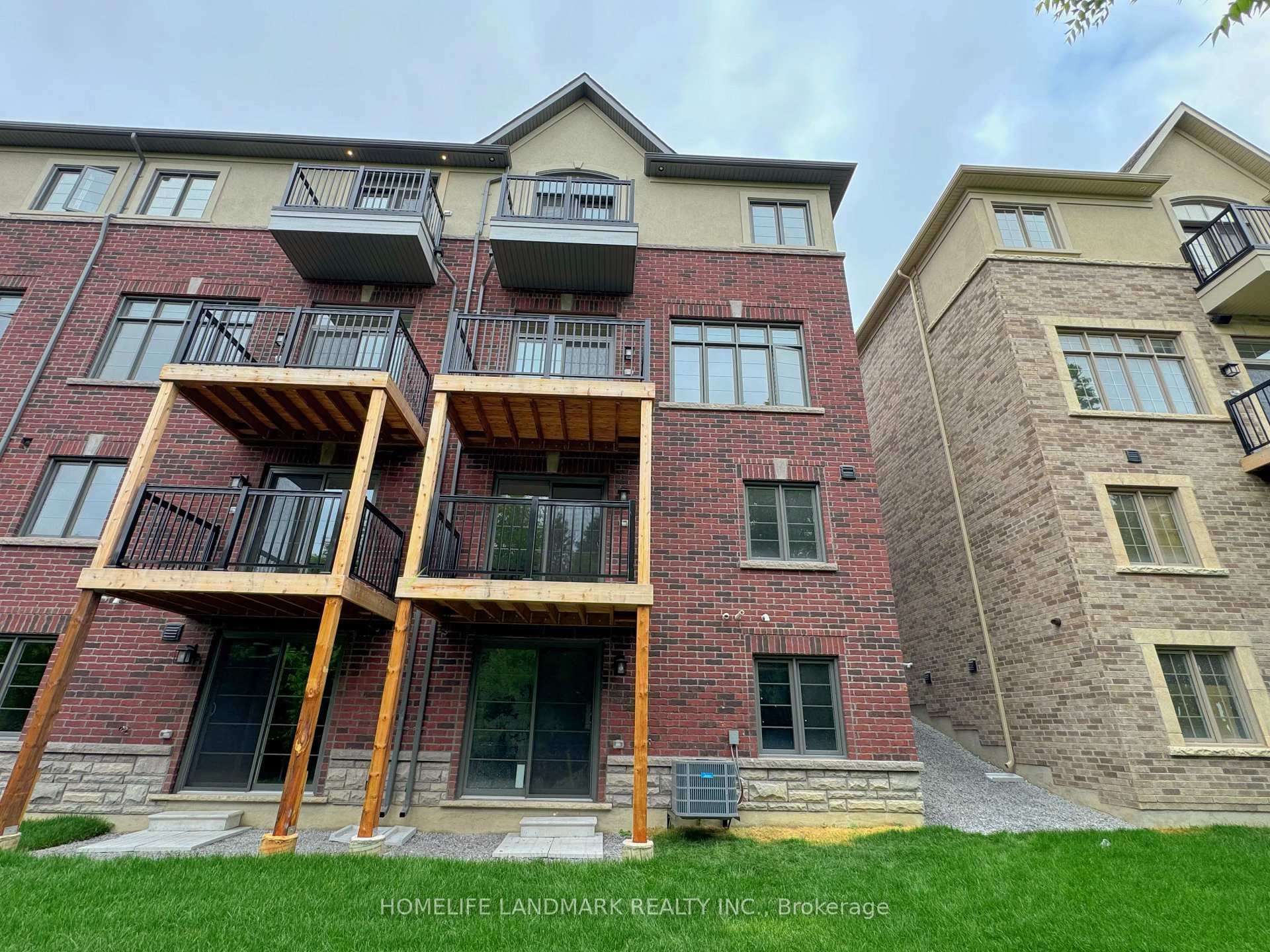 73 West Village Lane photo 4