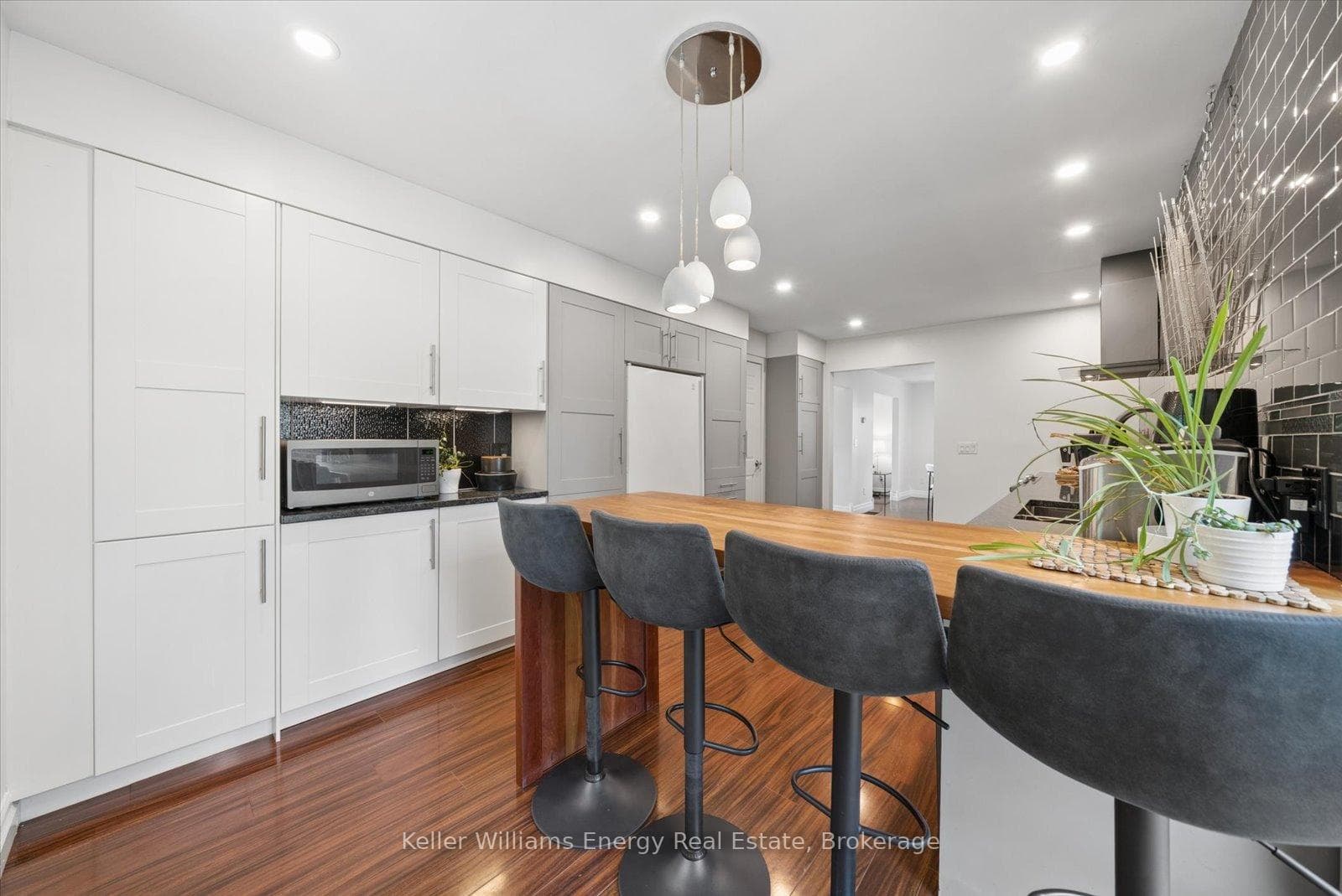 8280 Albert Court photo 14