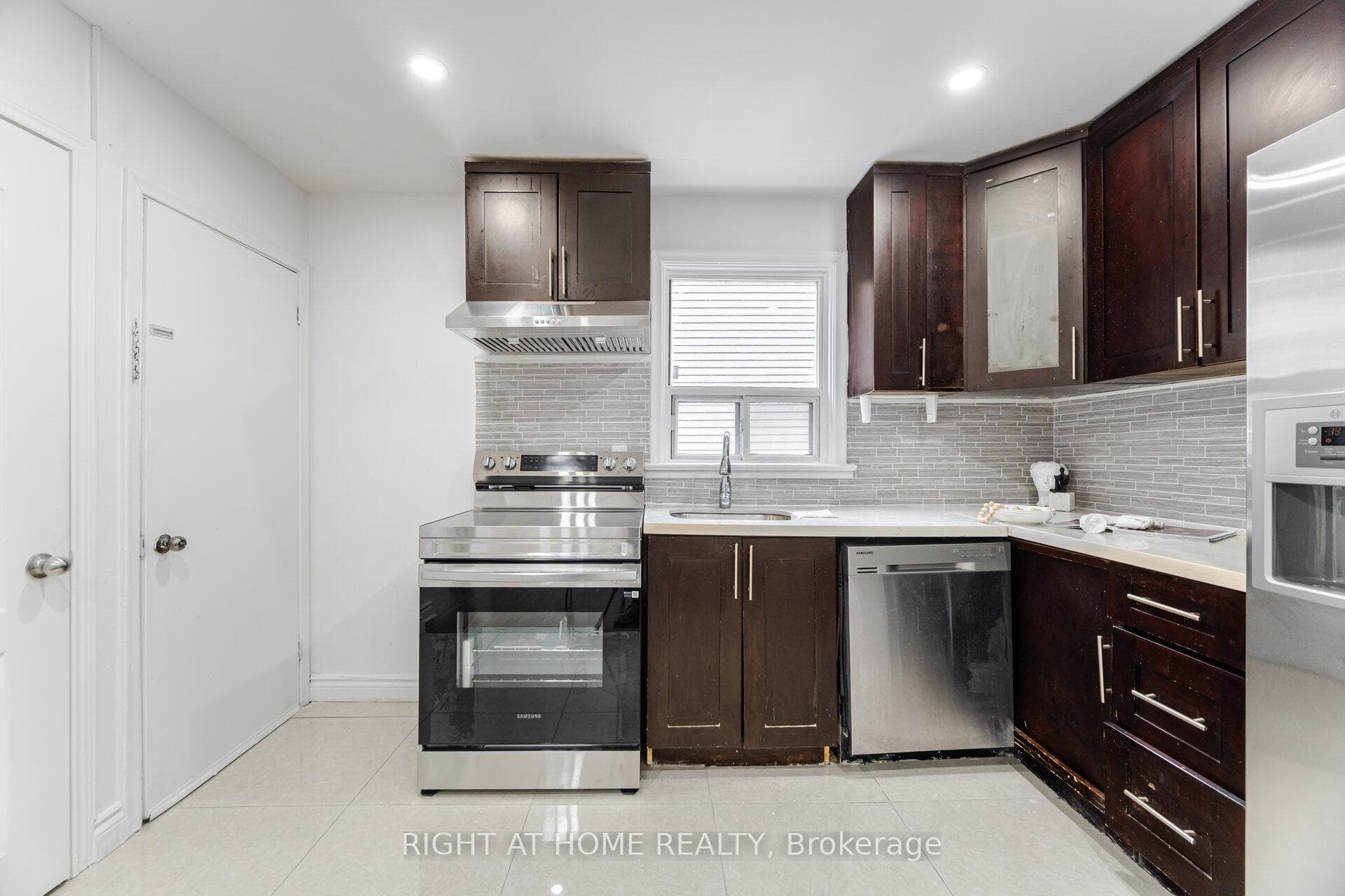 79 Chapman Avenue photo 7