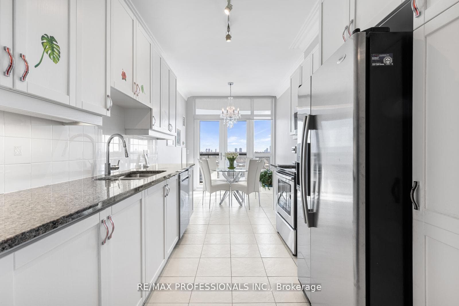 1135 Royal York Road Unit 903 photo 3