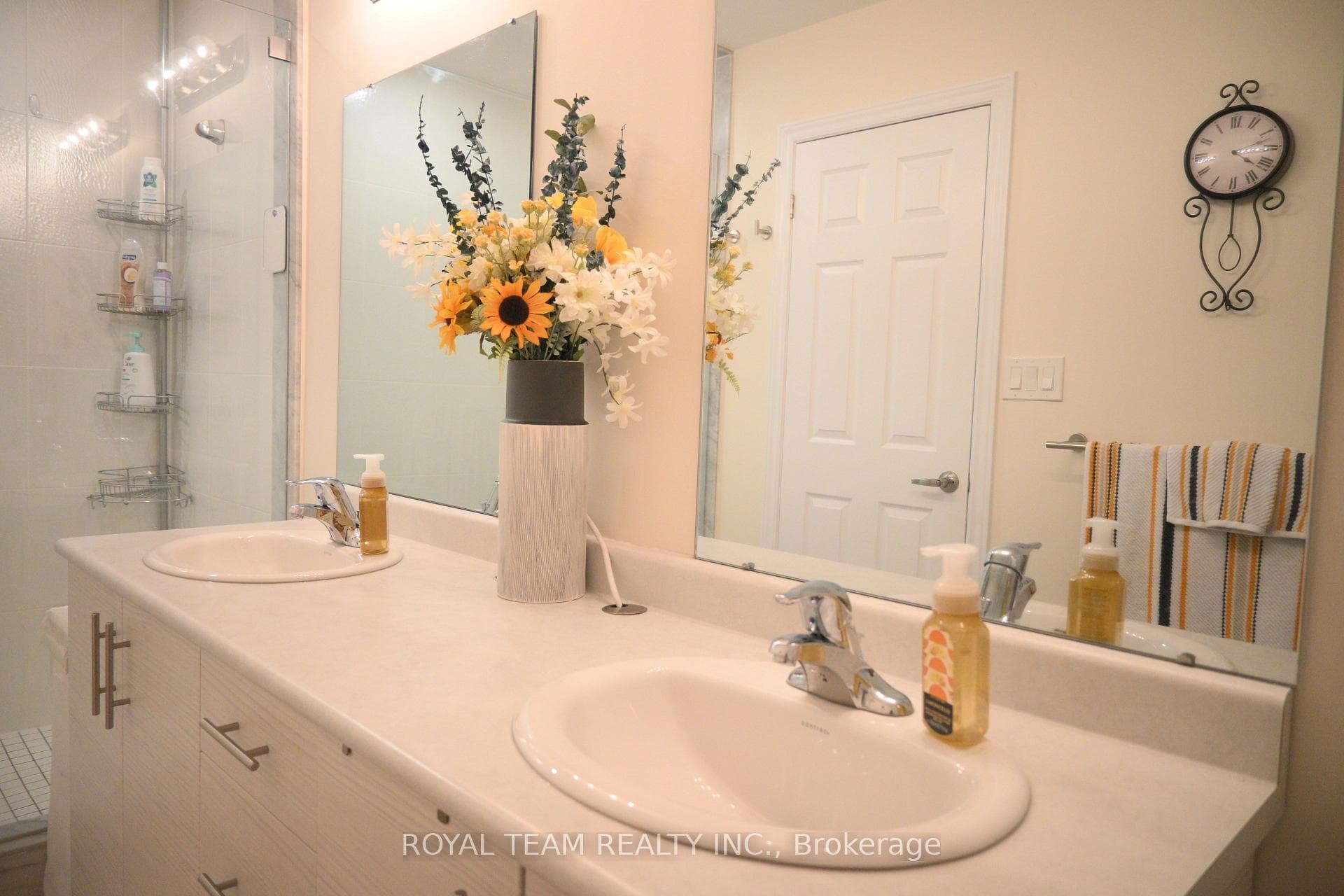 450 Rita's Avenue photo 21