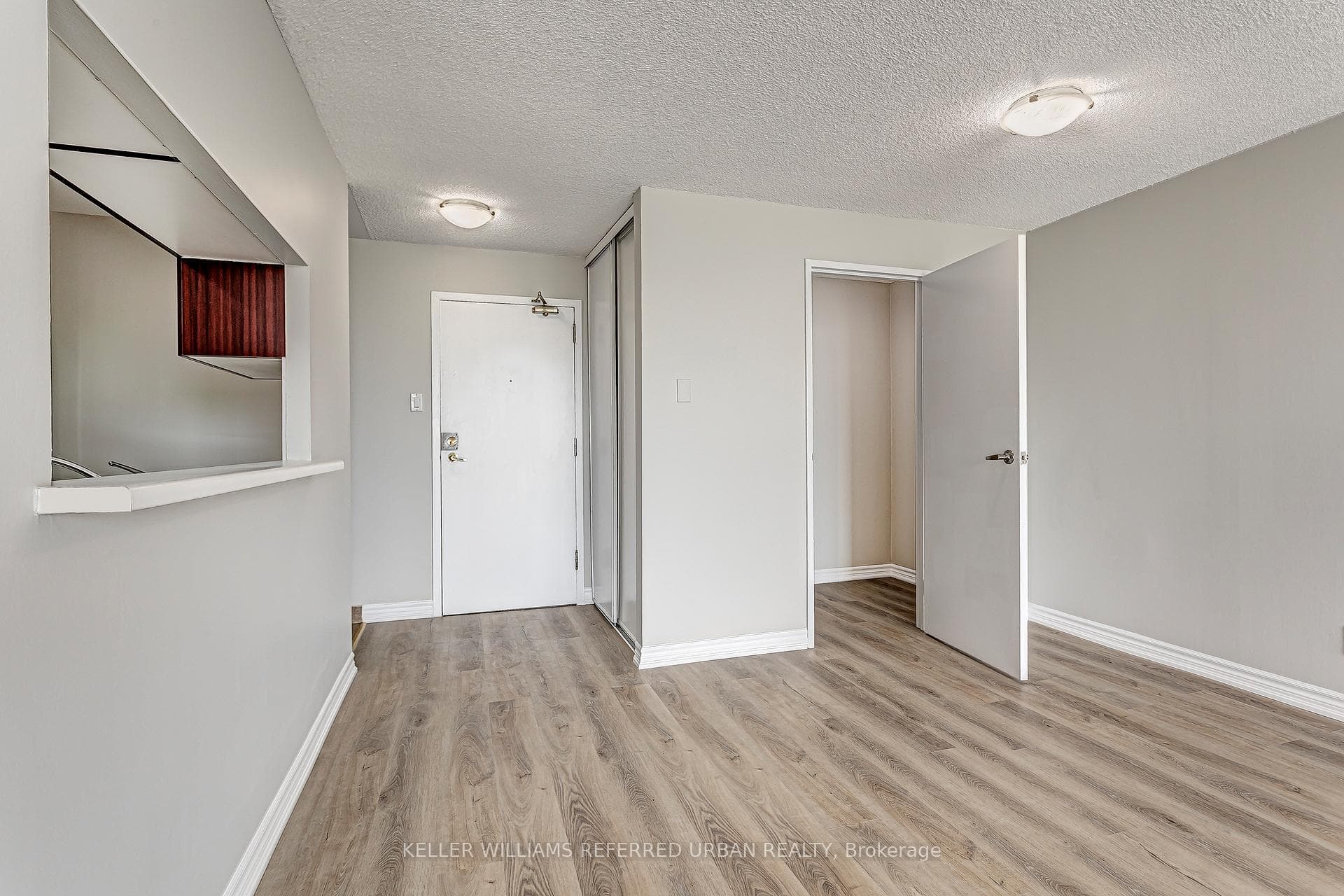 25 Trailwood Drive Unit 504 photo 13