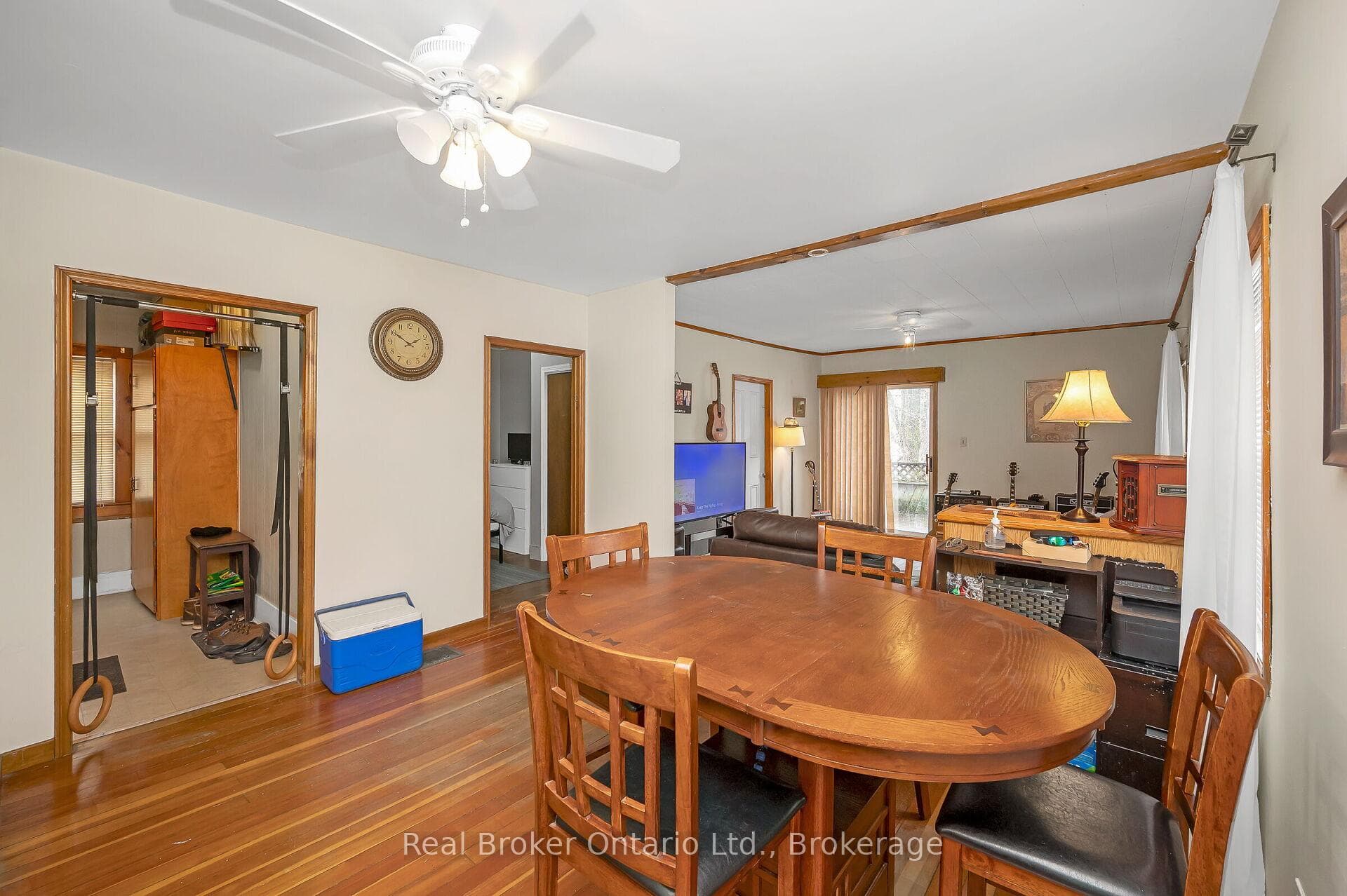 122 KING Street photo 37