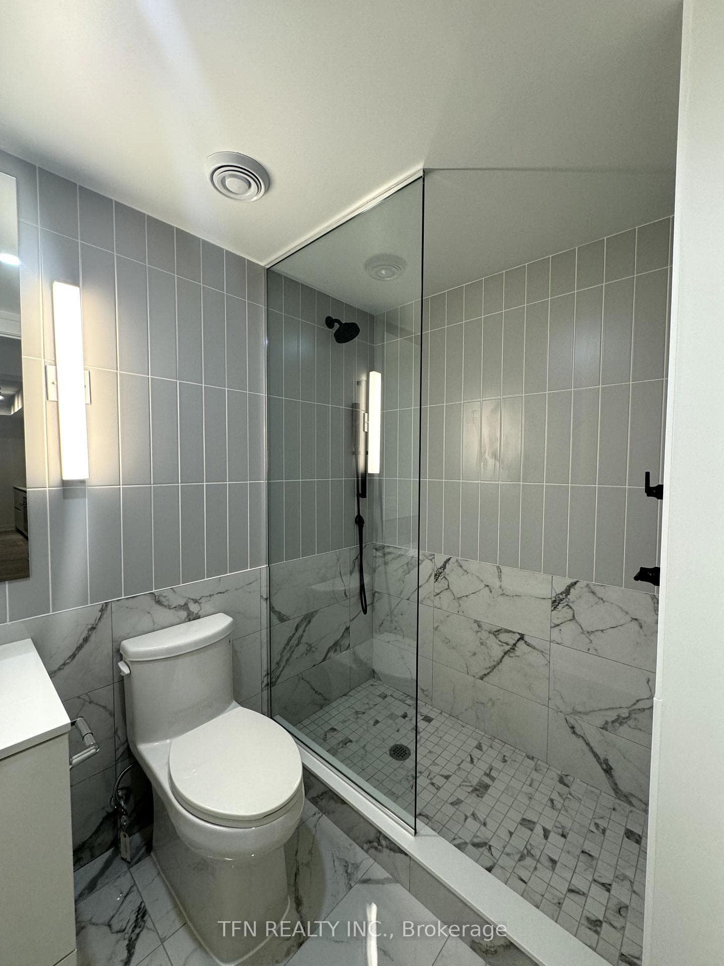 327 King Street Unit 1102 photo 8