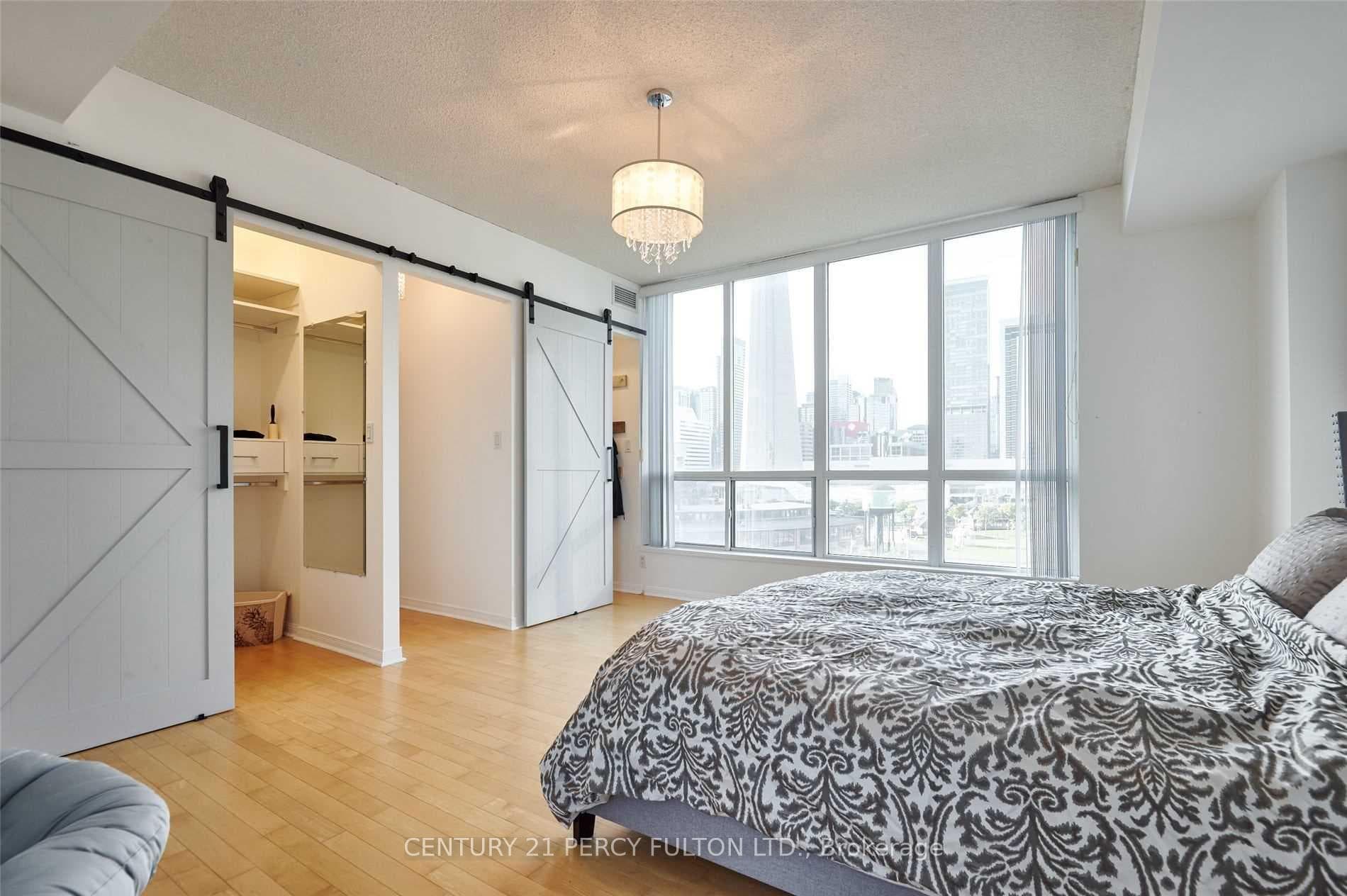 230 Queens Quay Unit 1016 photo 15