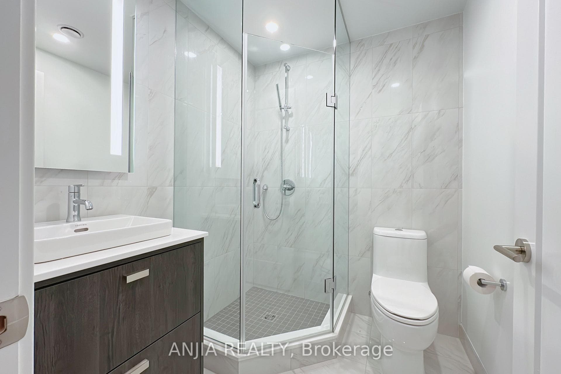 115 Denison Avenue Unit 803 photo 20