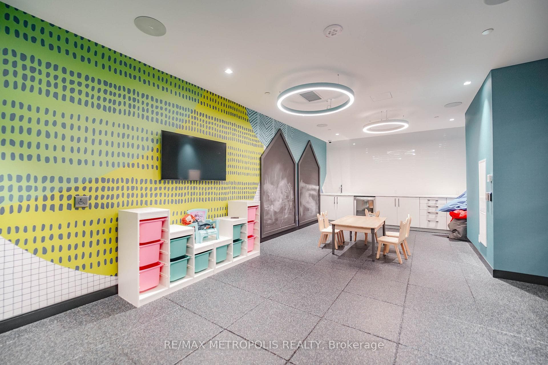 286 Main Street Unit 421 photo 34
