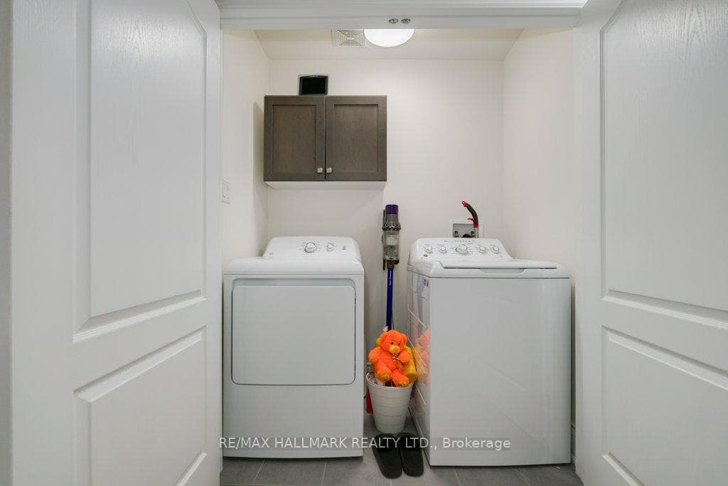 245 Cranbrook Crescent photo 26