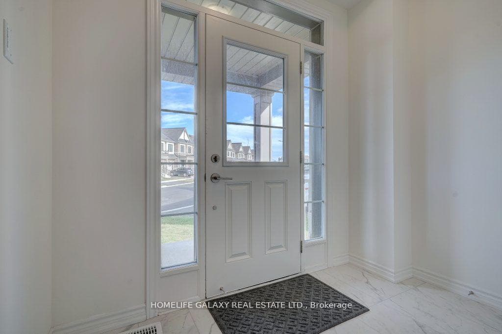 28 Velvet Drive photo 3