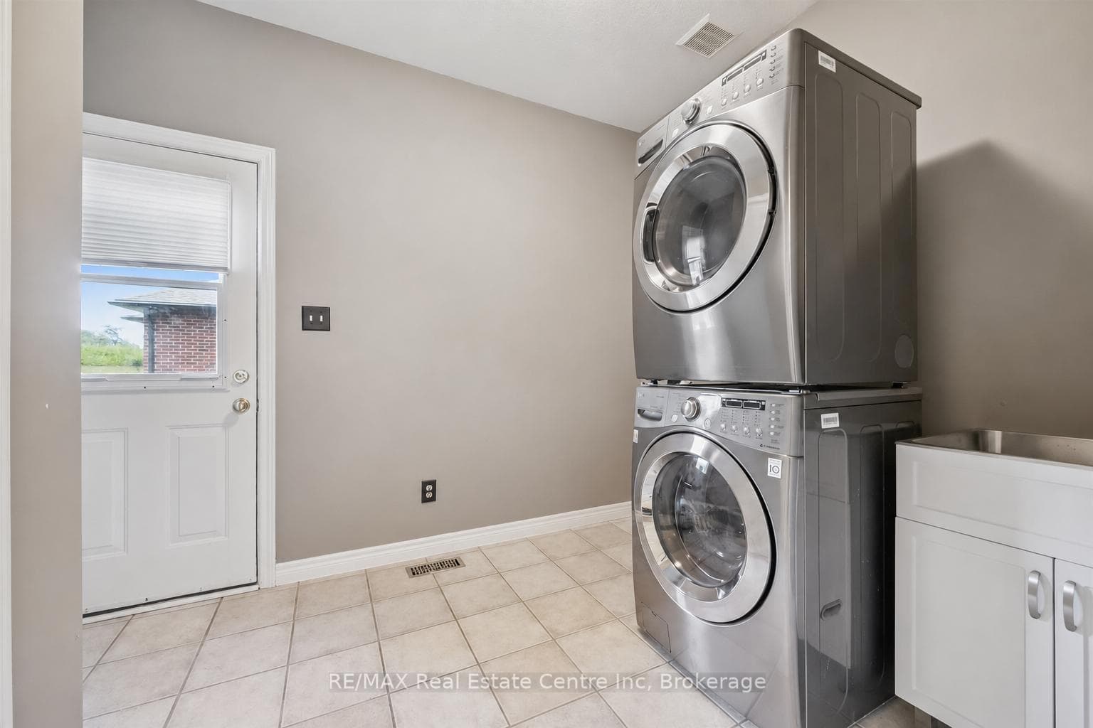 12 TELFER GLEN Street photo 19