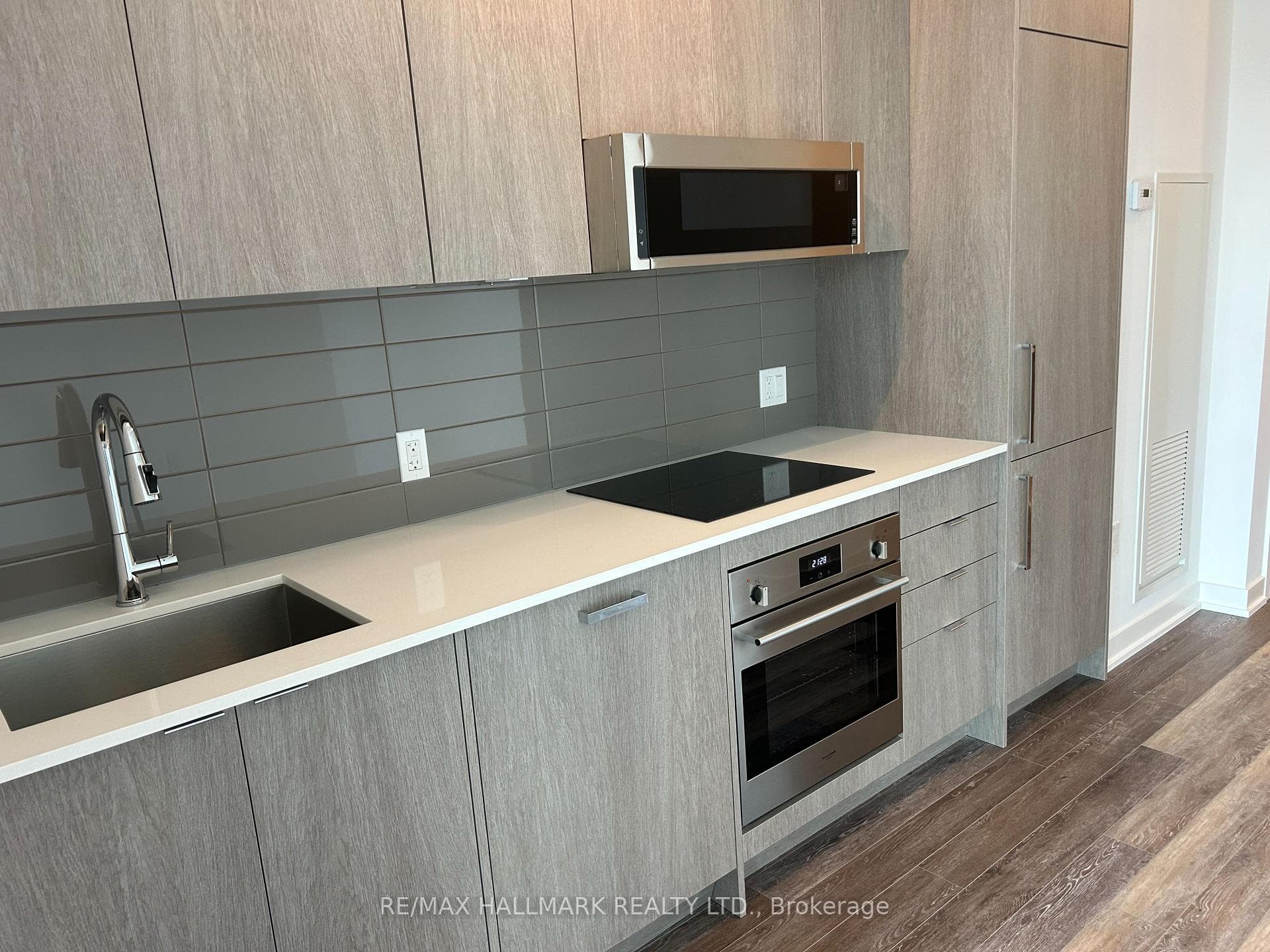 250 Lawrence Avenue Unit 715 photo 6