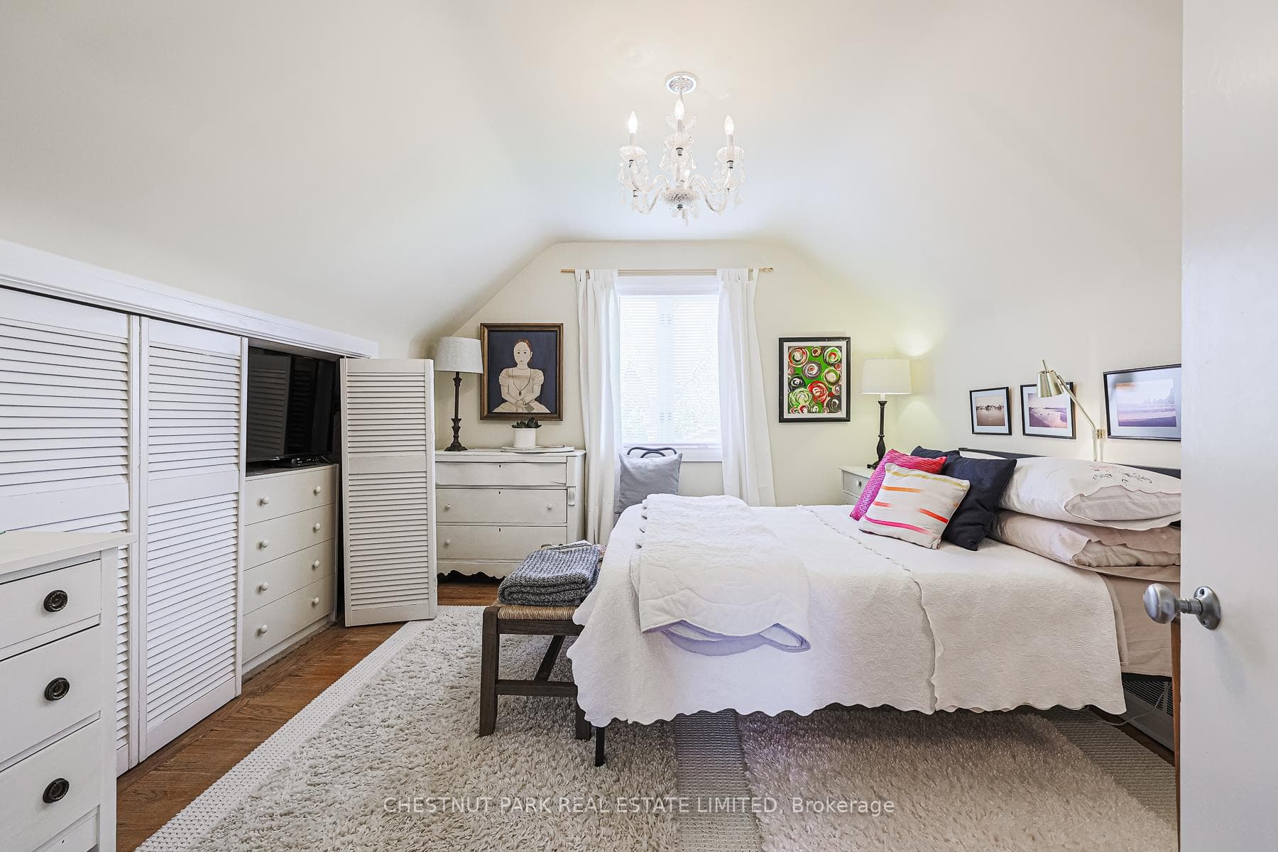 140 Kingsway Crescent photo 15