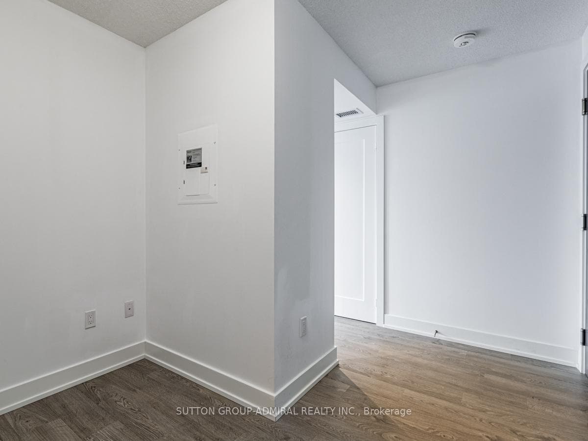 7 Mabelle Avenue Unit 301 photo 6