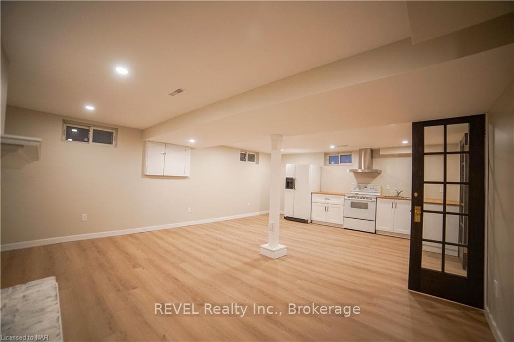 352 BUNTING Road Unit Lower photo 6