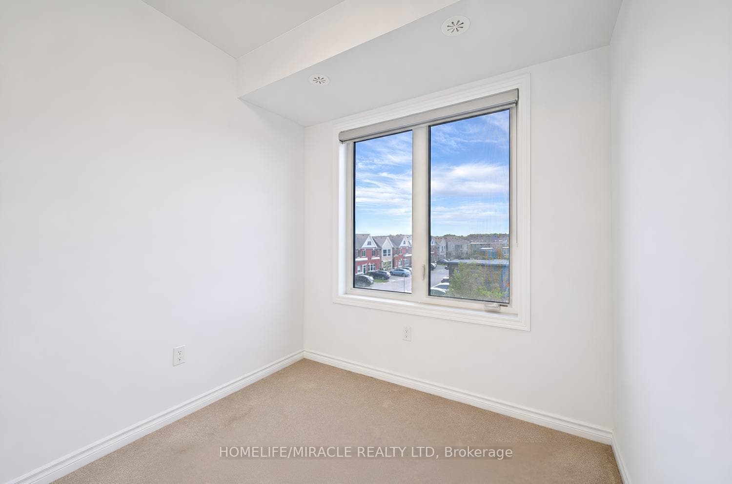 415 Dougall Avenue photo 18