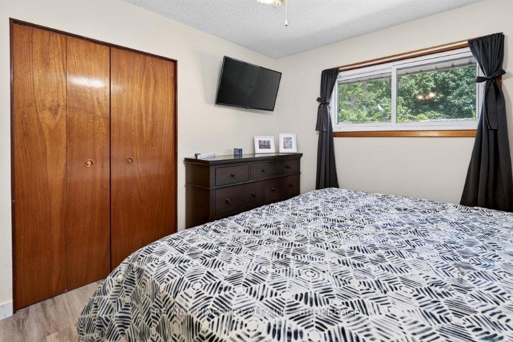 7055 Battersea Road photo 22