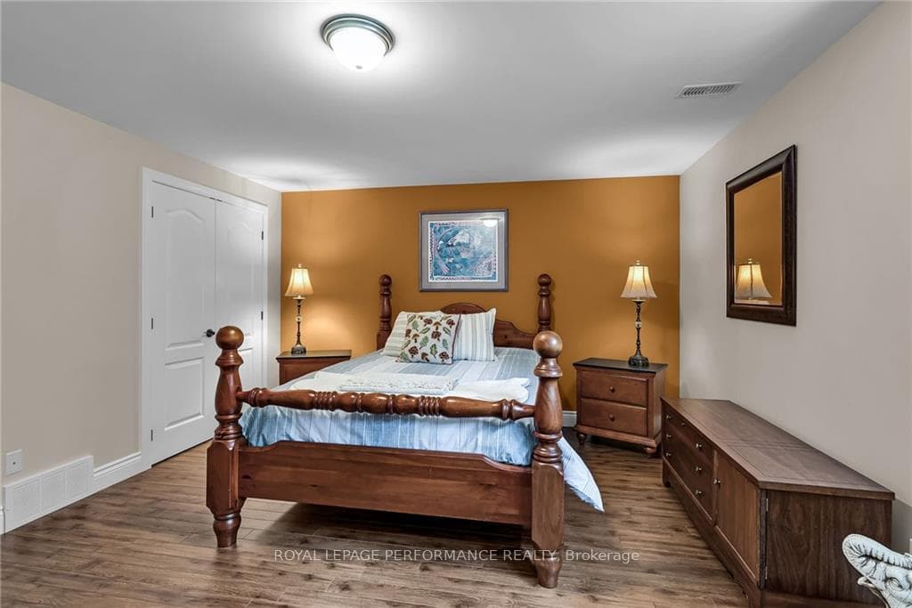 5 STRATFORD Boulevard photo 19