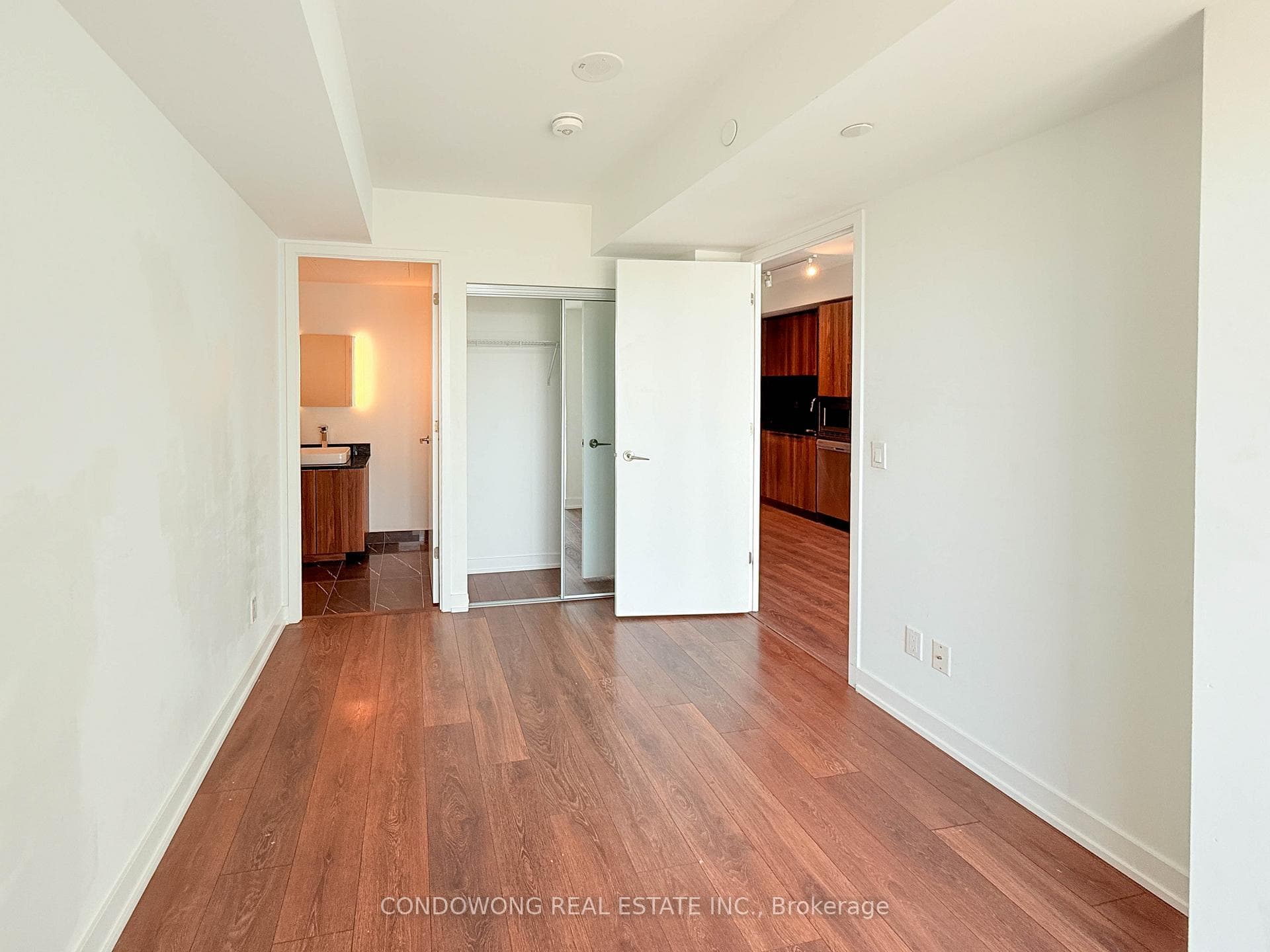 501 Yonge Street Unit 2312 photo 5