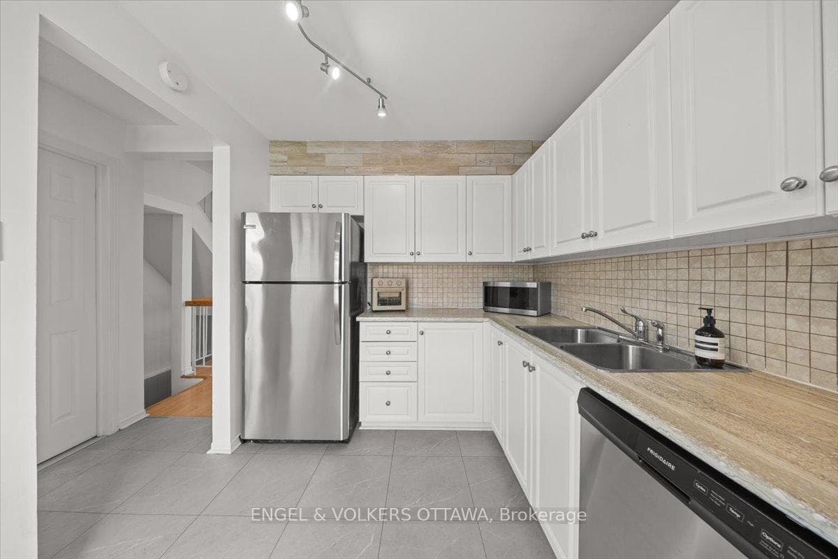 956 Cookshire Crescent Unit 54 photo 10