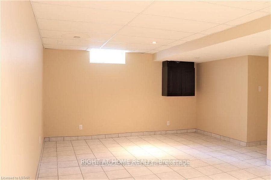 709 Silversmith Street photo 12