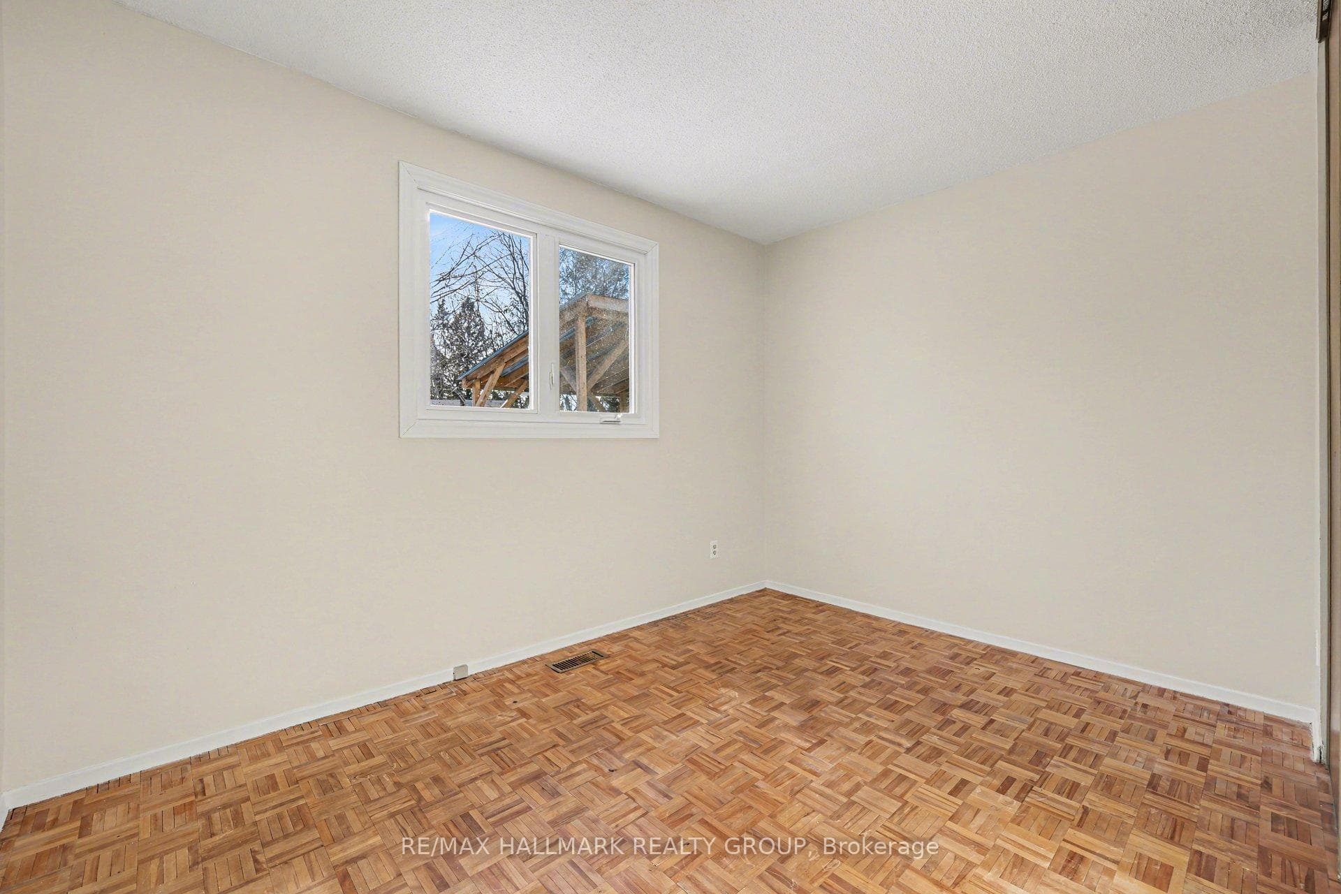 31 Dundegan Drive photo 12