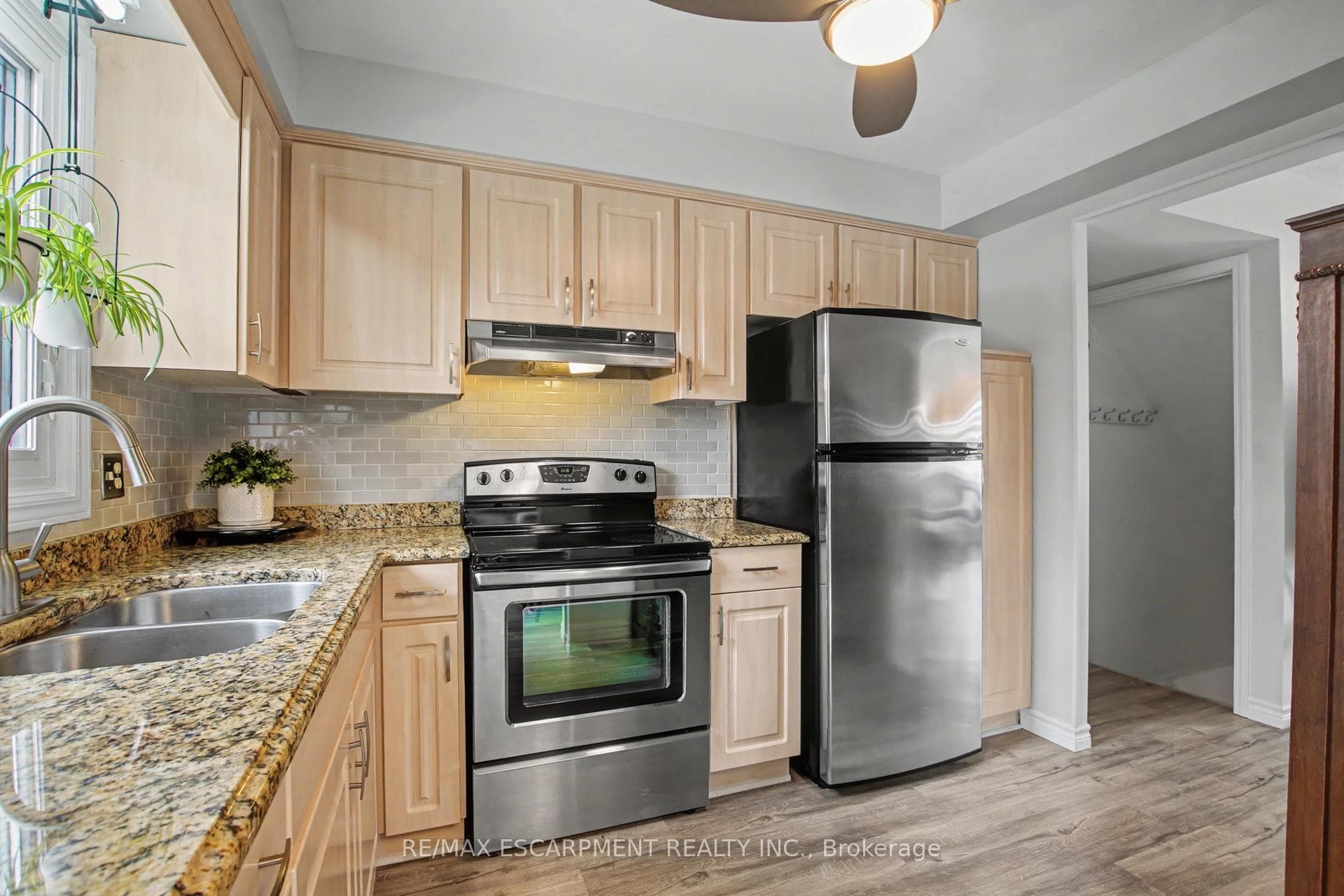 21 Greystone Crescent photo 14
