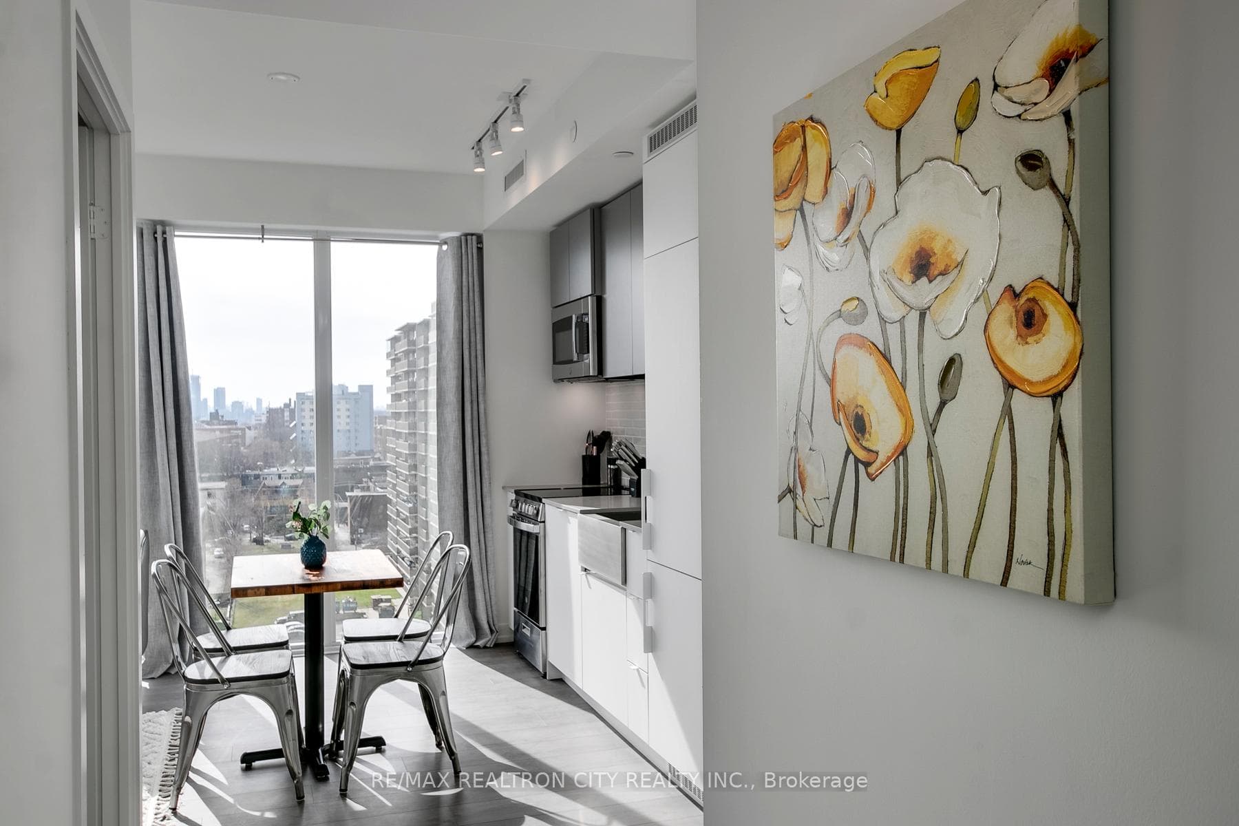 270 Dufferin Street Unit 808 photo 7