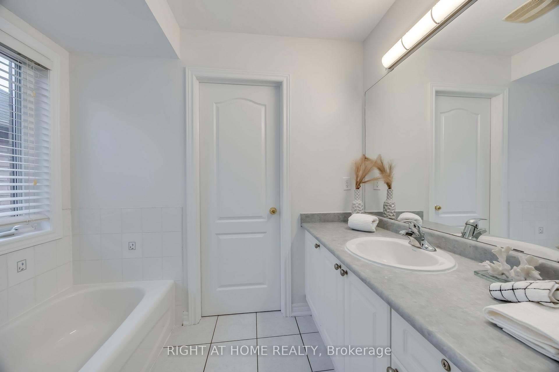 1015 Galesway Boulevard Unit 13 photo 22