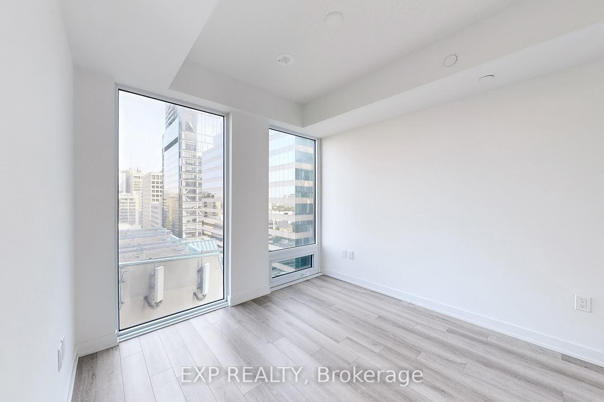 238 Simcoe Street Unit 1302 photo 20